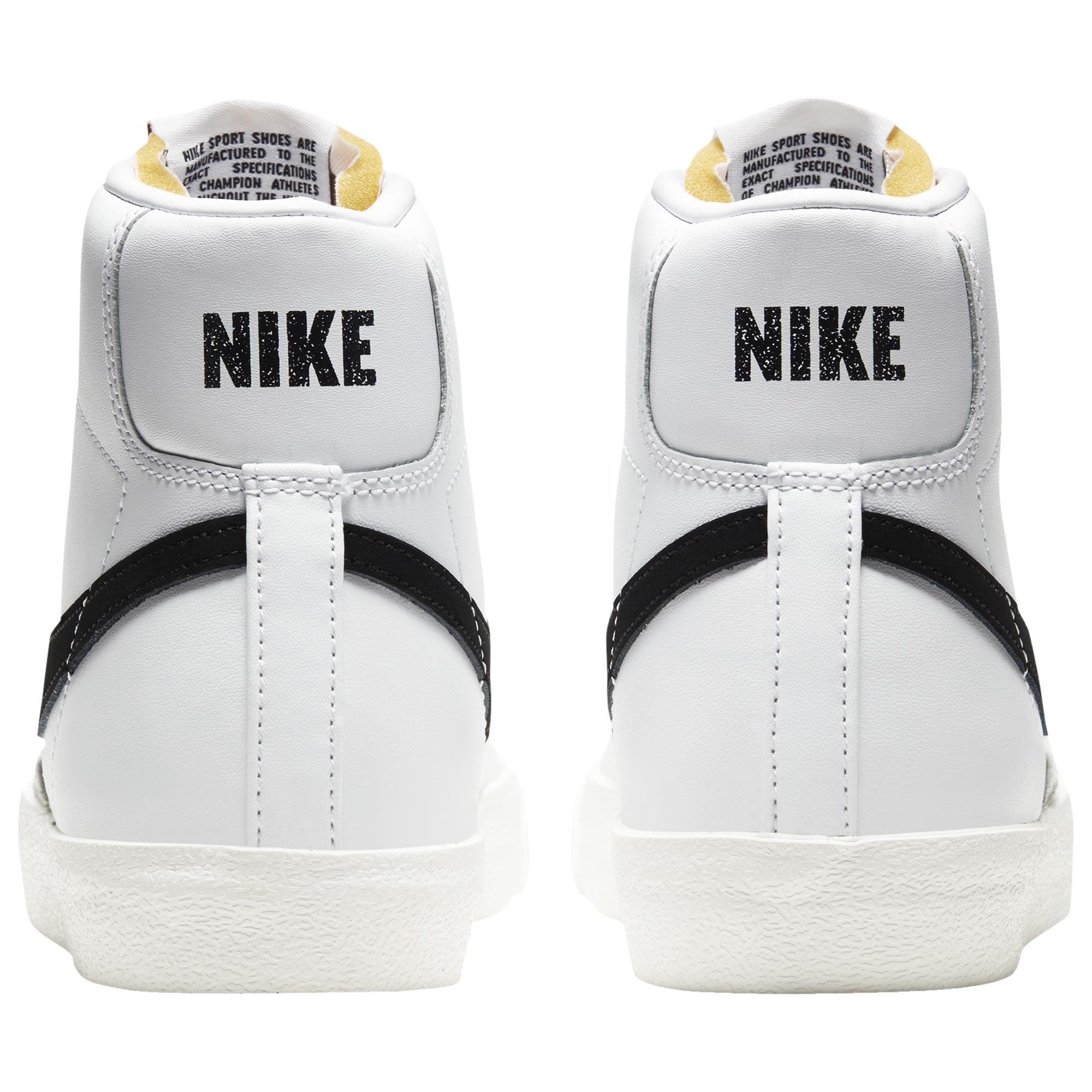 Nike Leather Blazer Mid 77 in White 