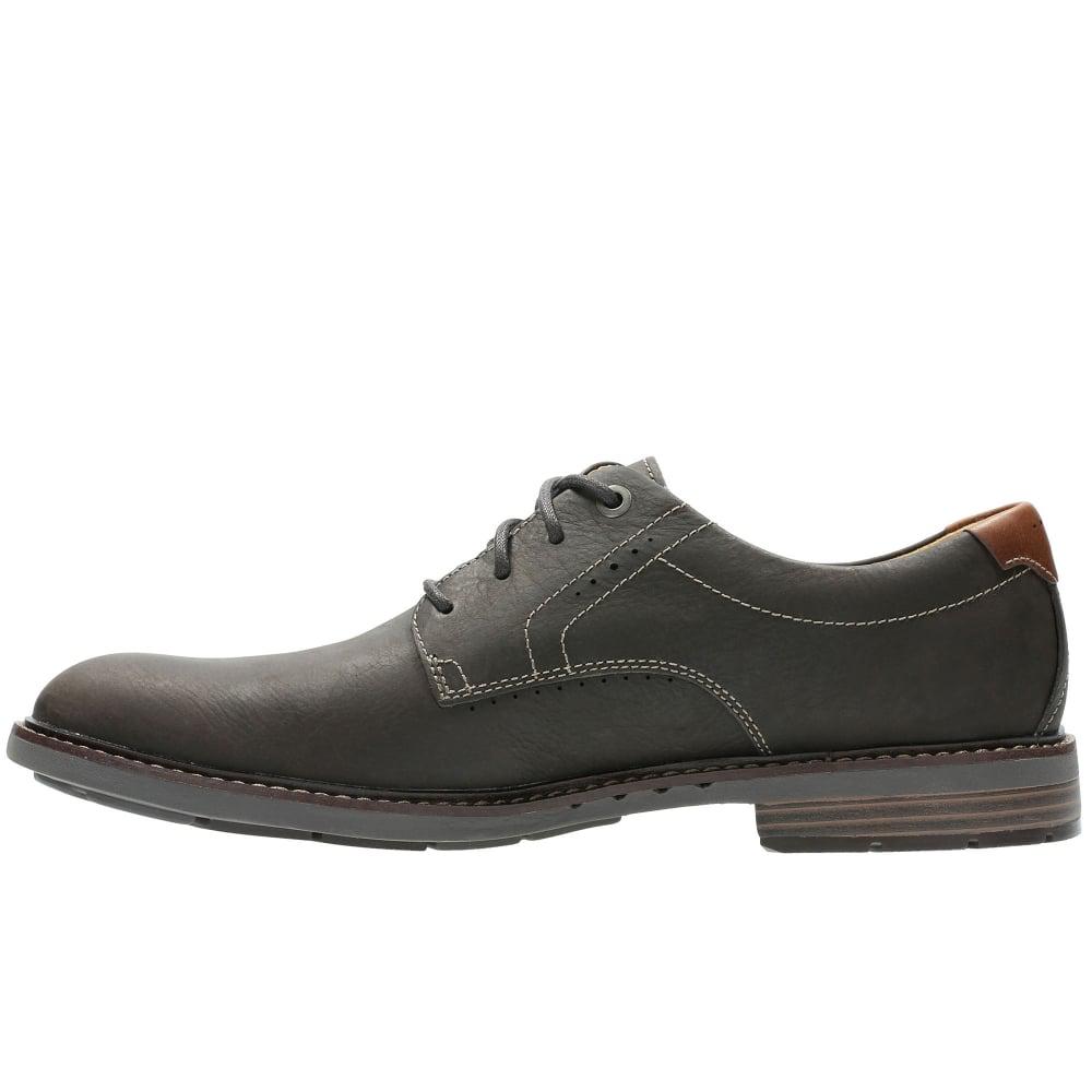 clarks unelott plain