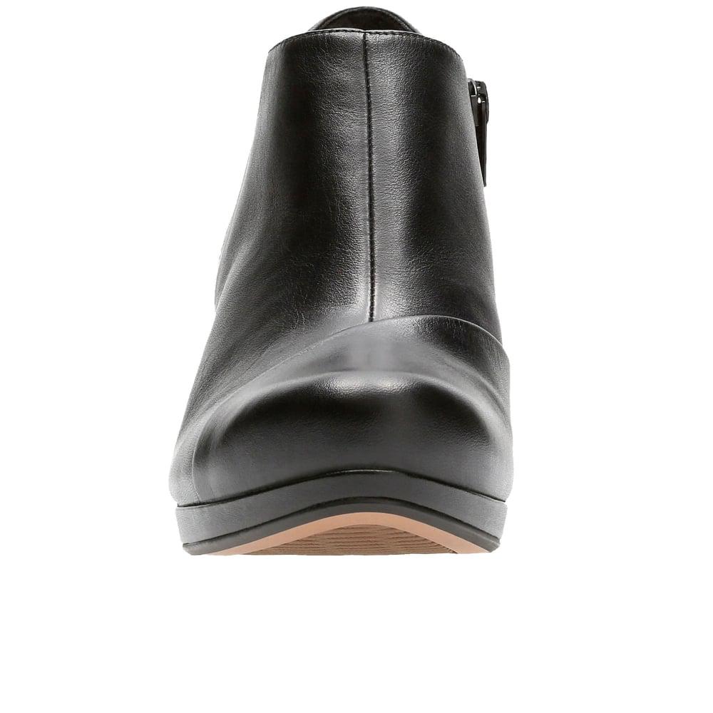 clarks women's wide shoes