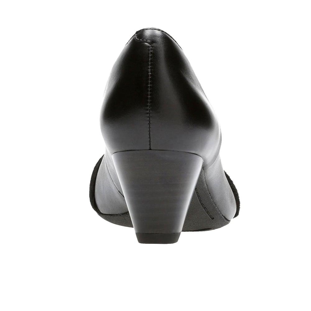 clarks wide fit trainers ladies