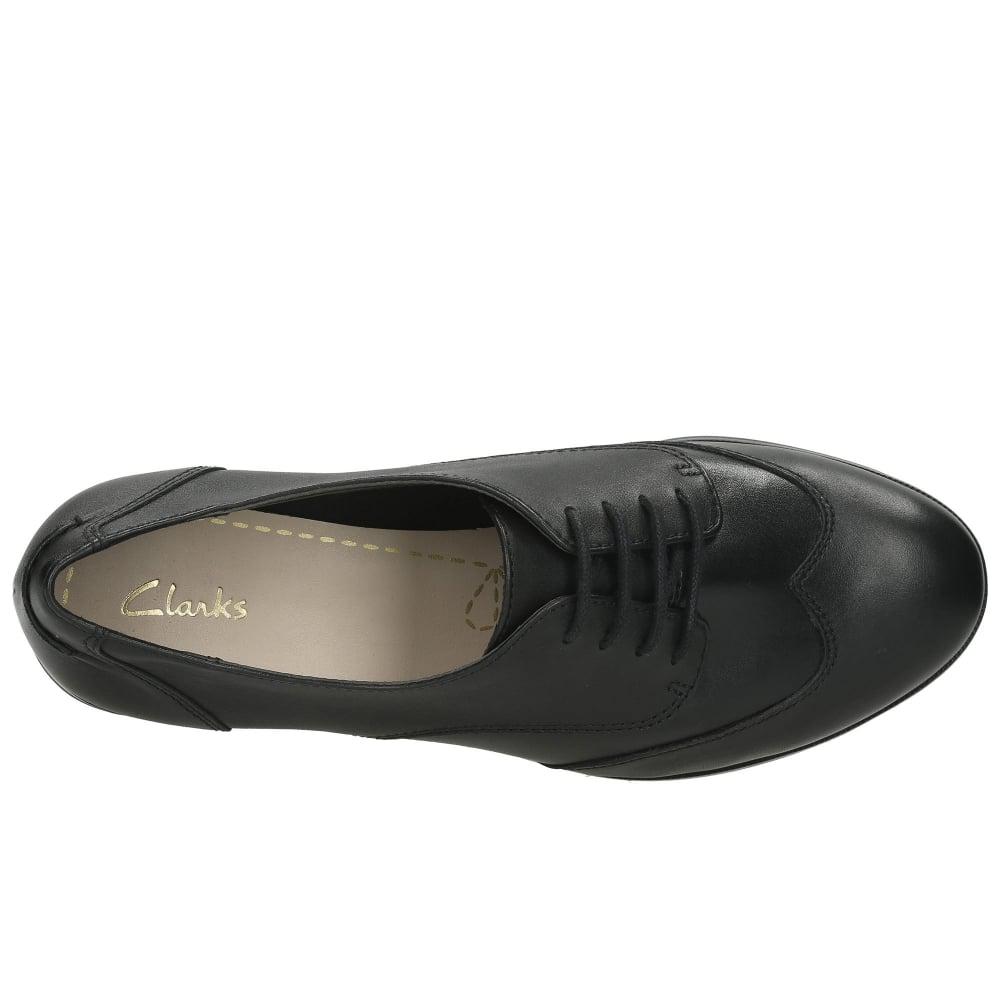 clarks carousel trick shoes