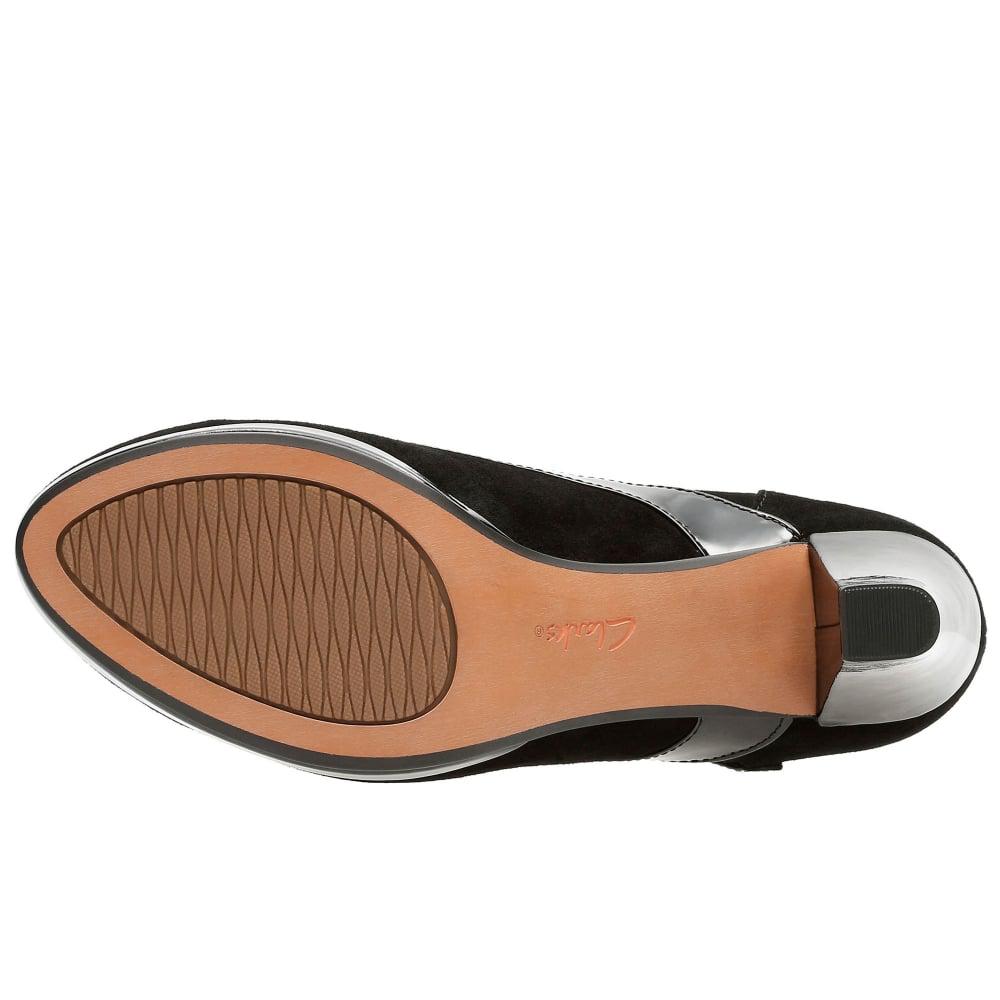 Clarks chorus sales pitch shoes