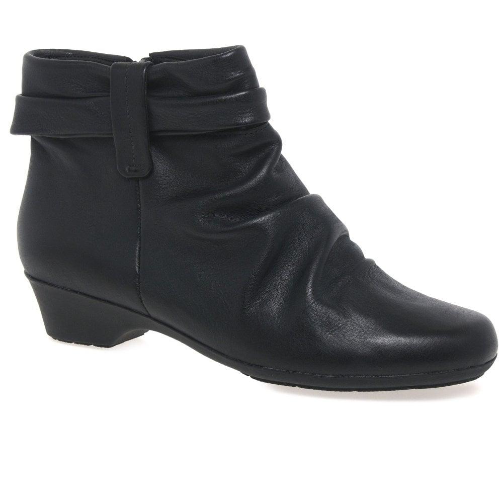 Clarks Leather Matron Ella Womens Ankle Boots in Black - Lyst