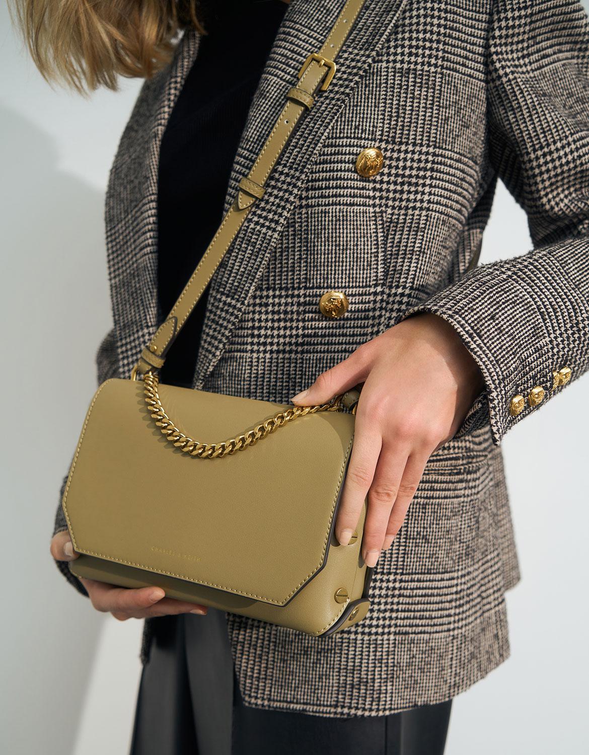 chain handle shoulder bag