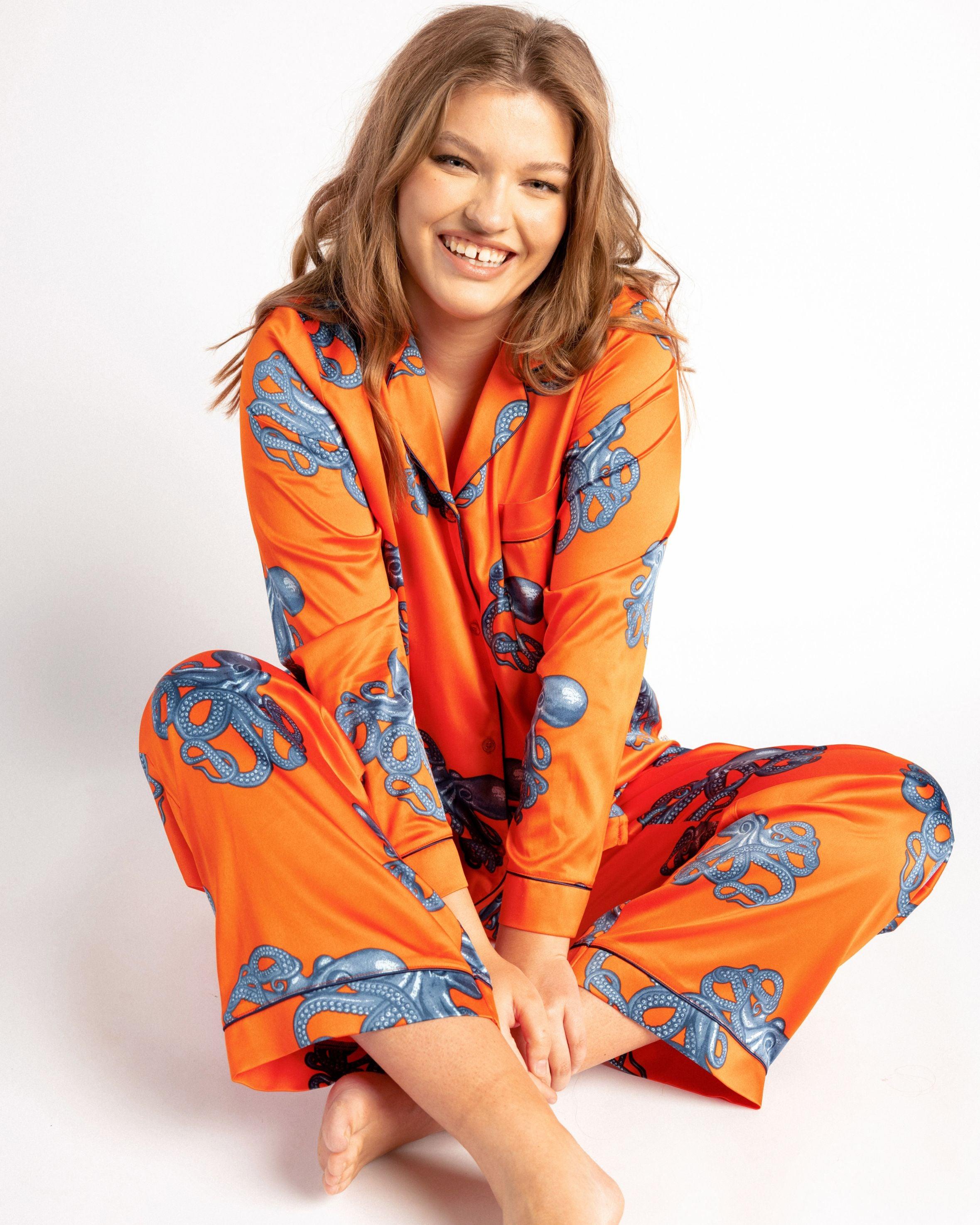Chelsea Peers NYC Curve Octopus Print Satin Long Pyjama Set in Orange | Lyst