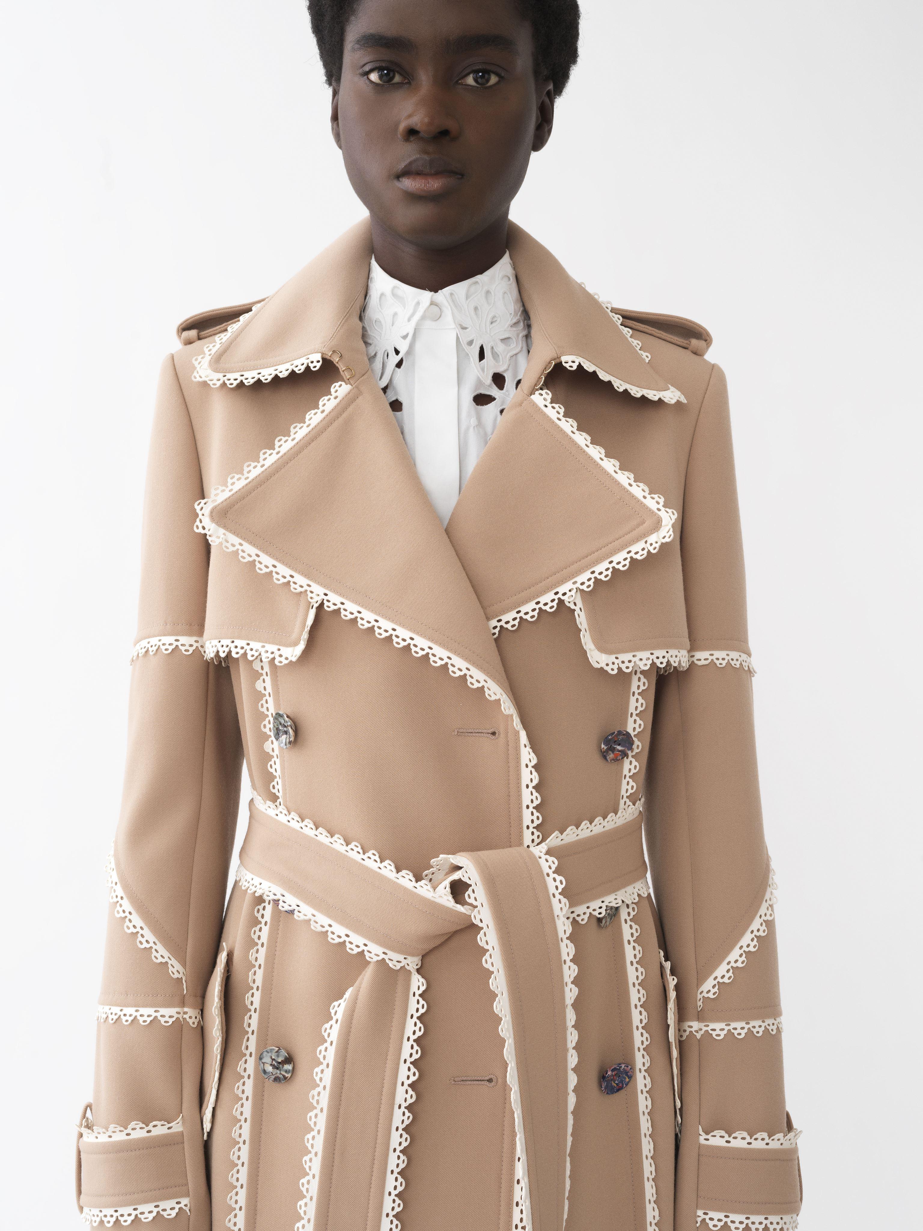 Chloé Scallop-trim Trench Coat in Natural | Lyst