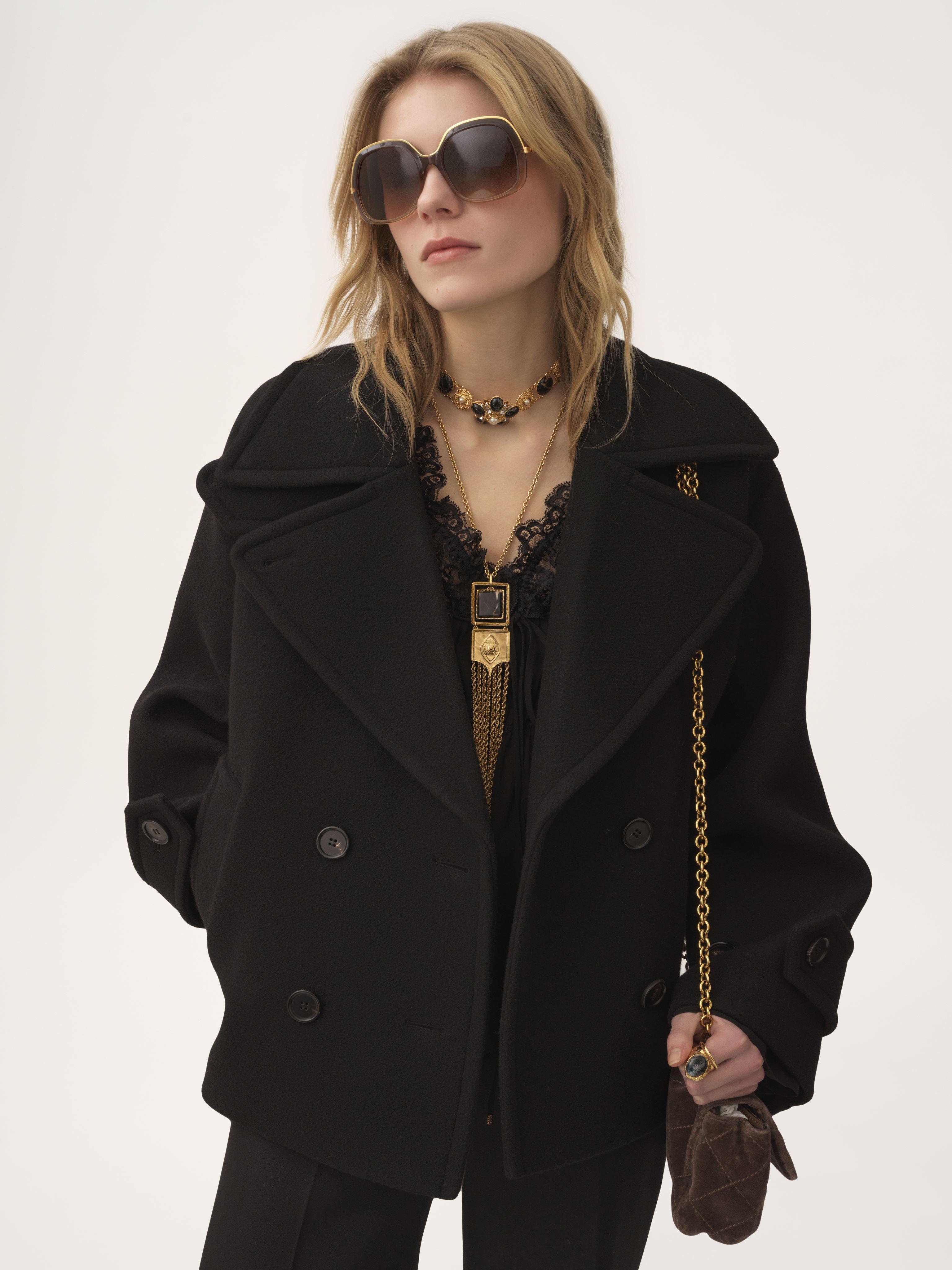 コート CHLOE DOUBLE-BREASTED BLACK COAT IN WOOL BLEND Double-breasted wool coat in black - Chloe | Mytheresa