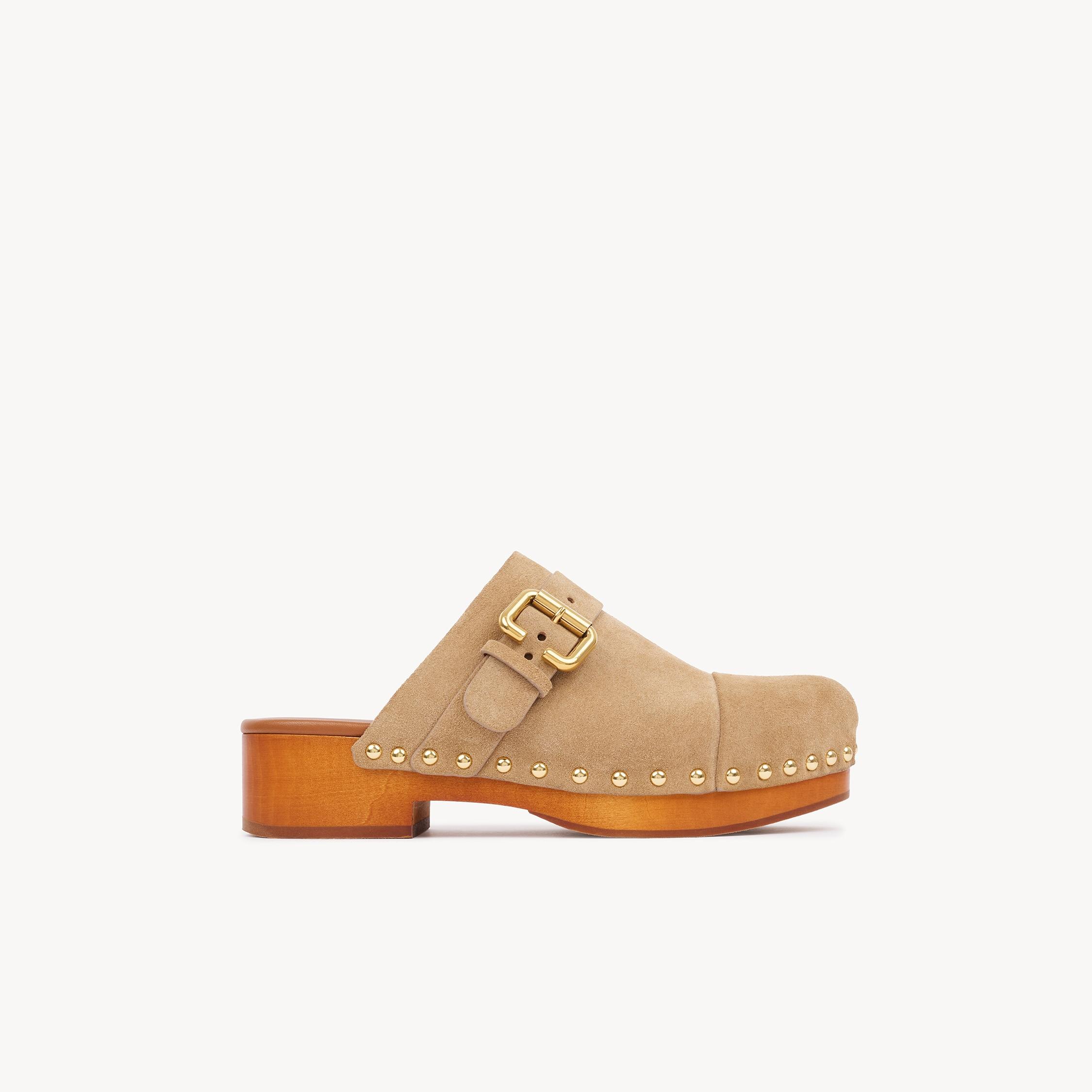 レディース Chloé クロッグサンダルが¥102,300〜 | Lyst