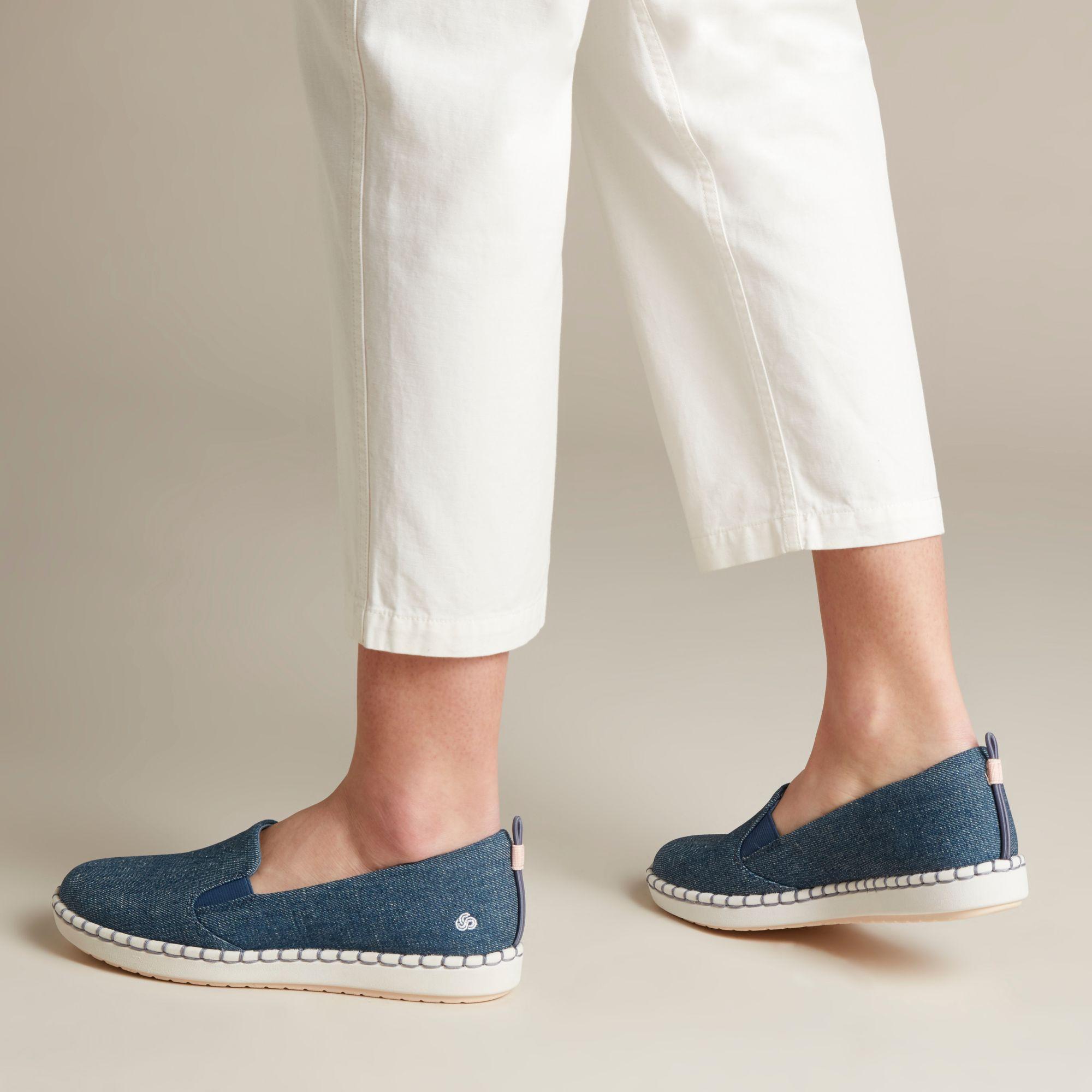 clarks women's cloudsteppers step glow slip canvas flats