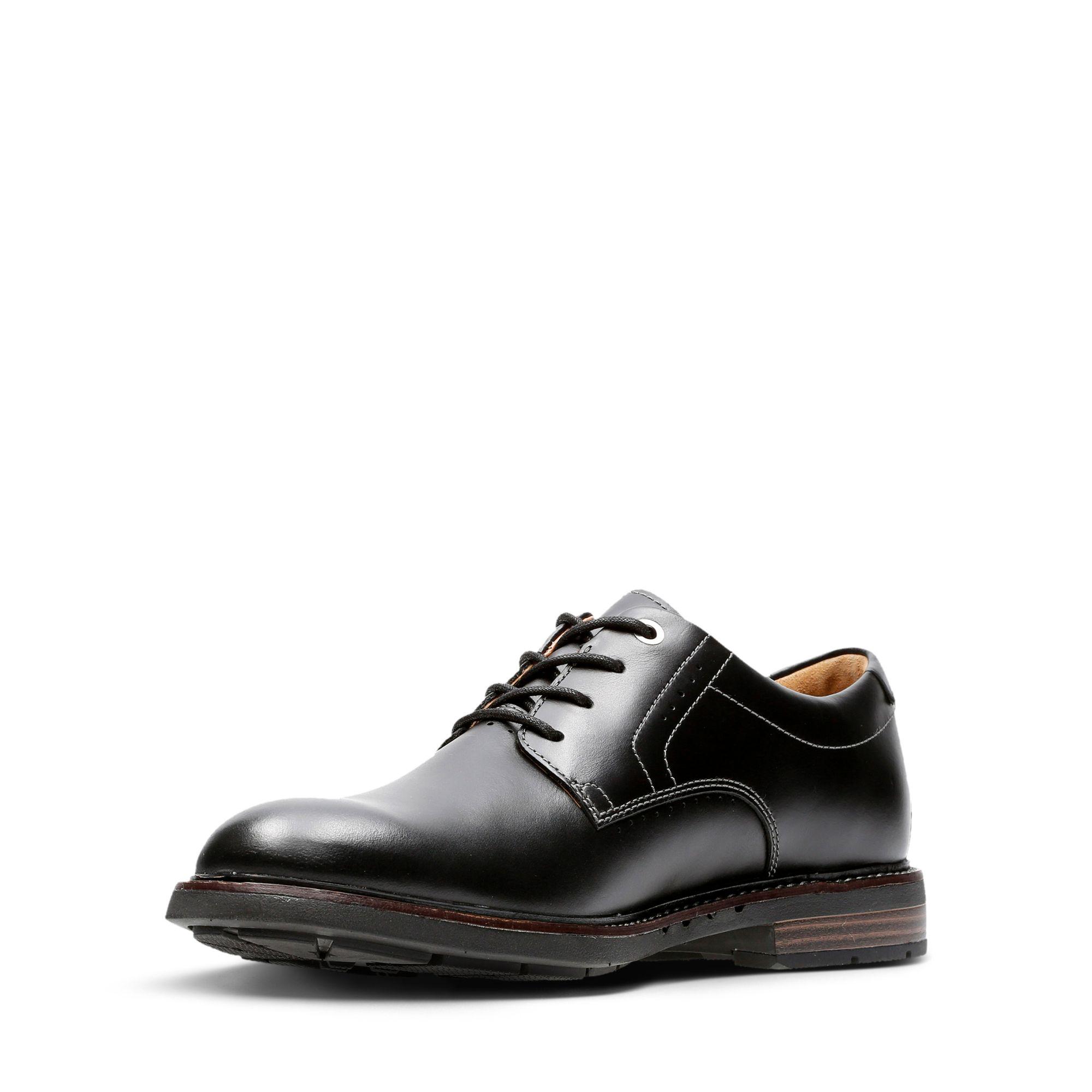 clarks unelott plain black