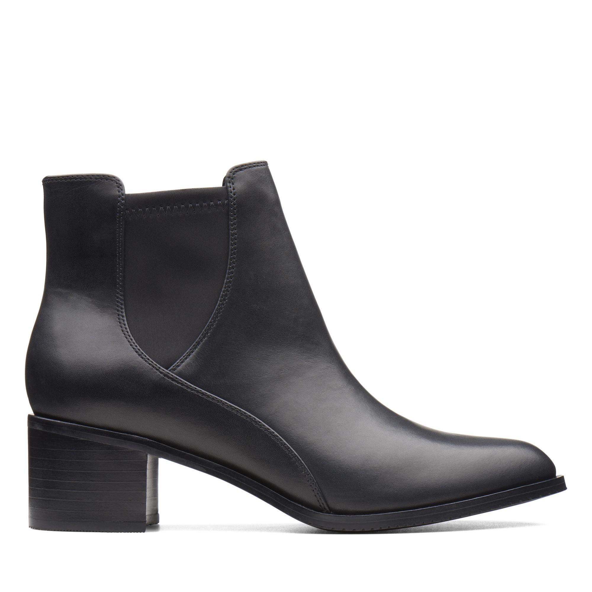 clarks poise lola bootie