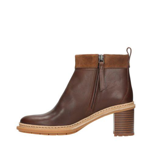 clarks trace shine boots