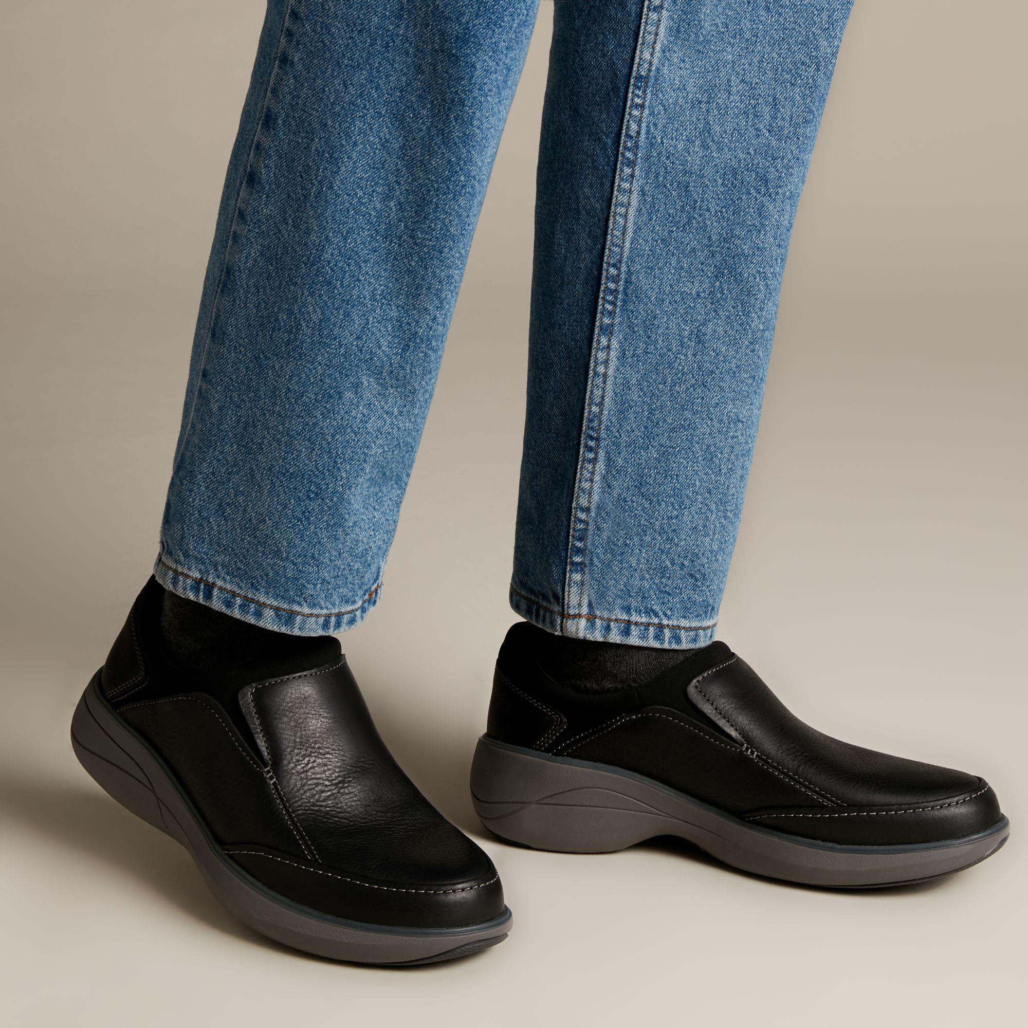 Clarks Leather Un Rise Step in Black 