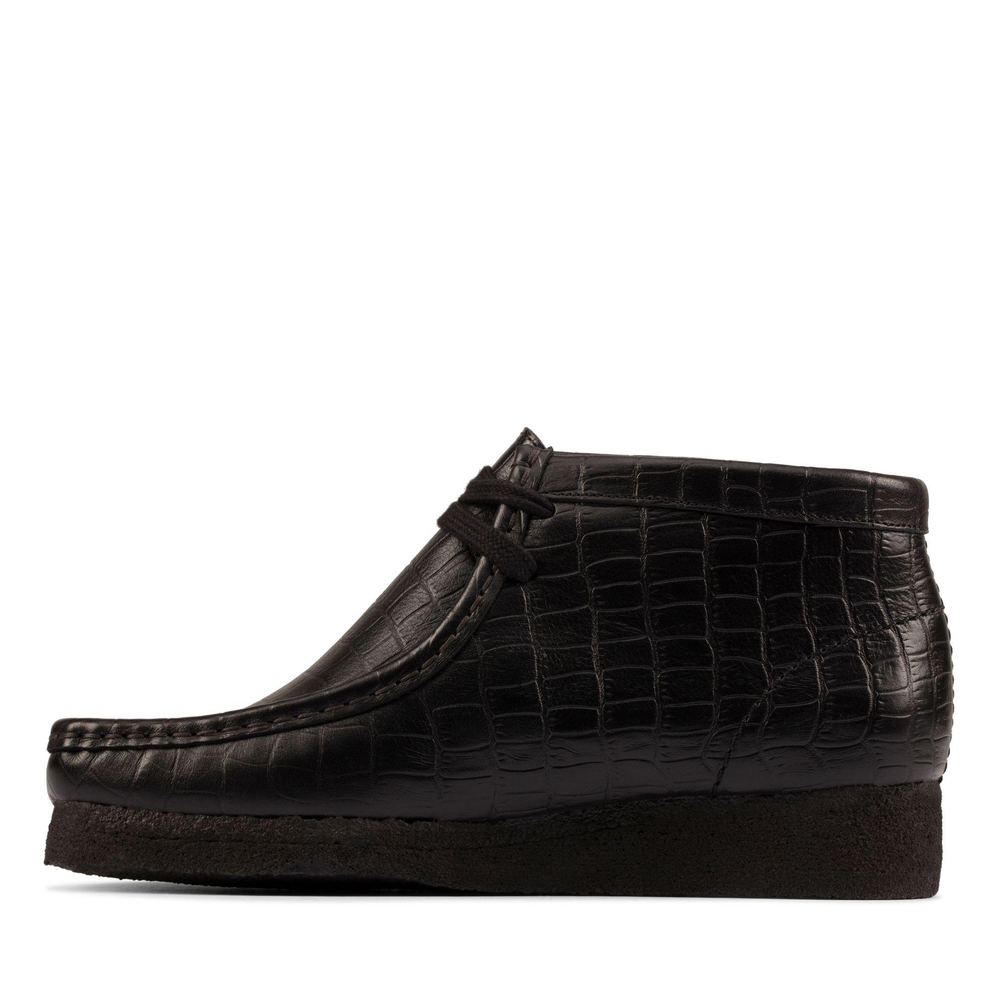 Clarks Suede Wallabee Boot in Black Croc (Black) | Lyst