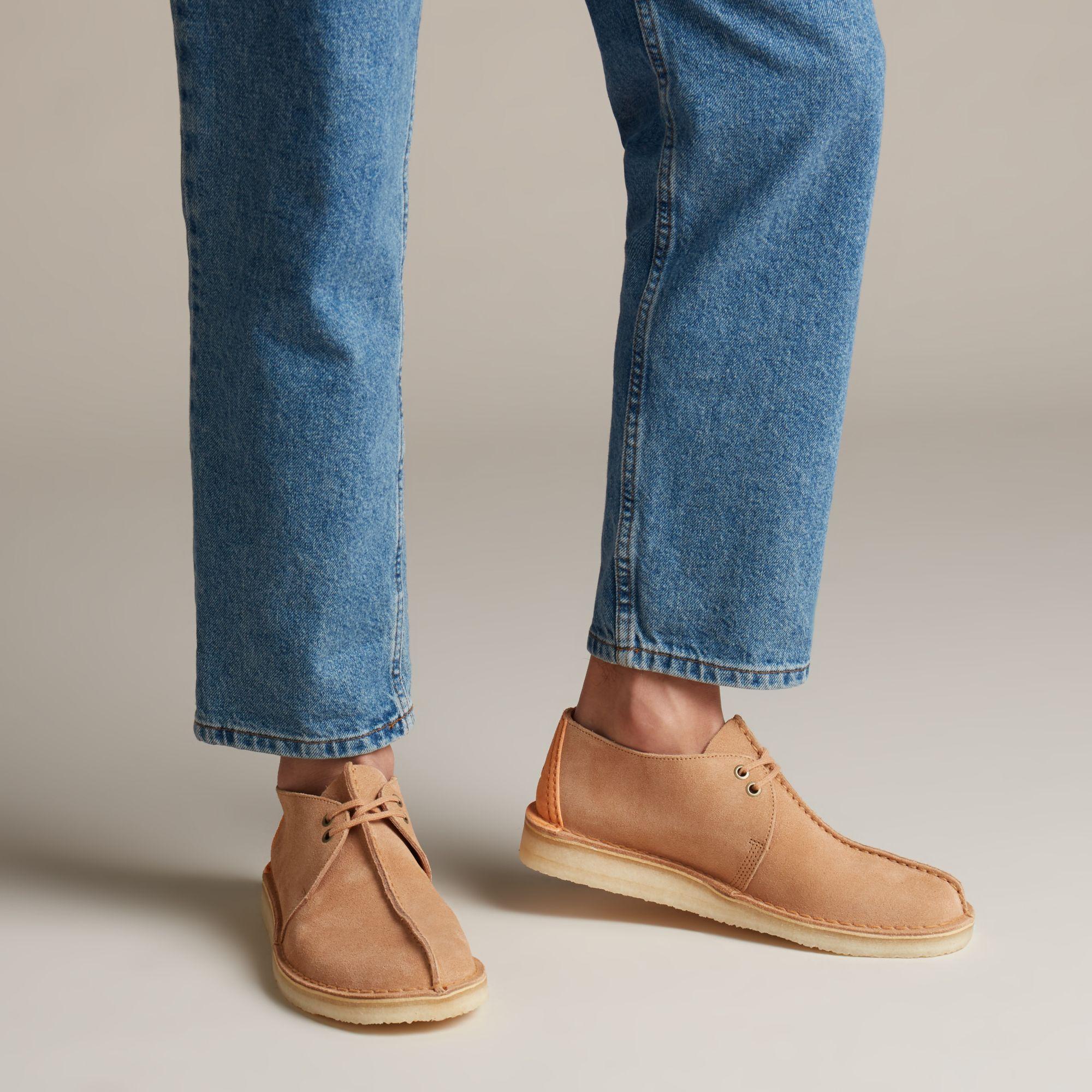 clarks desert trek light tan