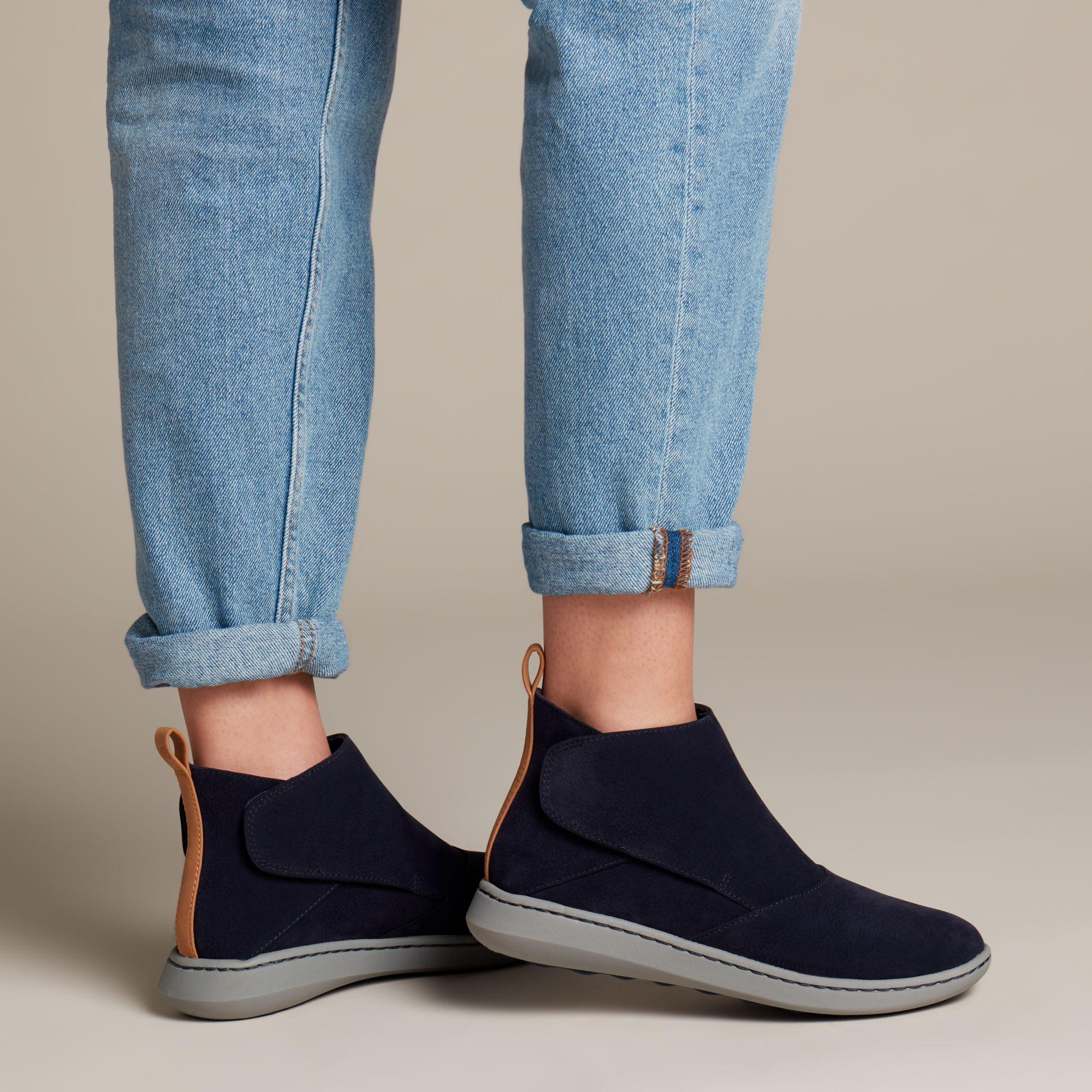 Clarks Synthetic Step Move Up in Navy 