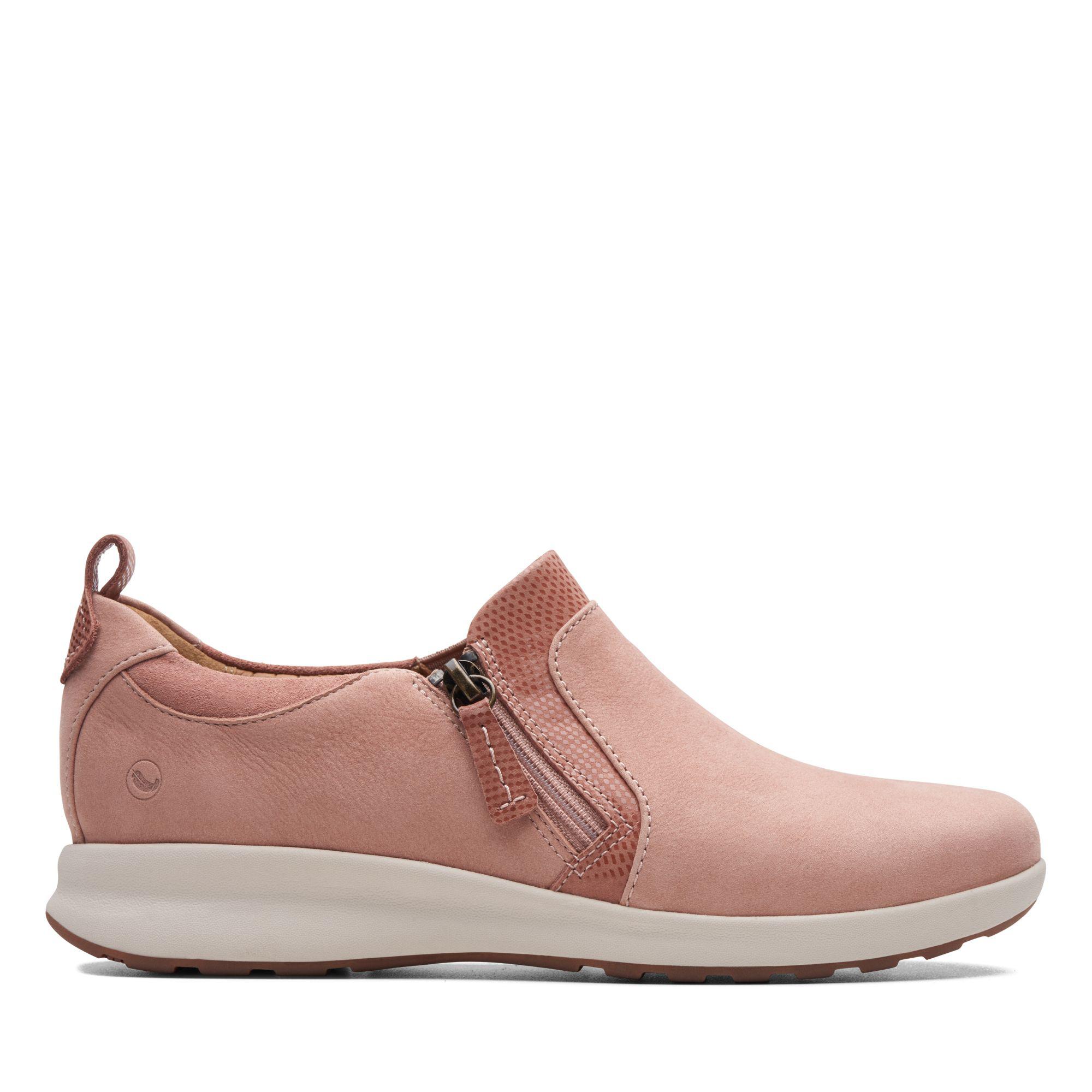 Clarks Un Adorn Zip Sneaker in Pink | Lyst
