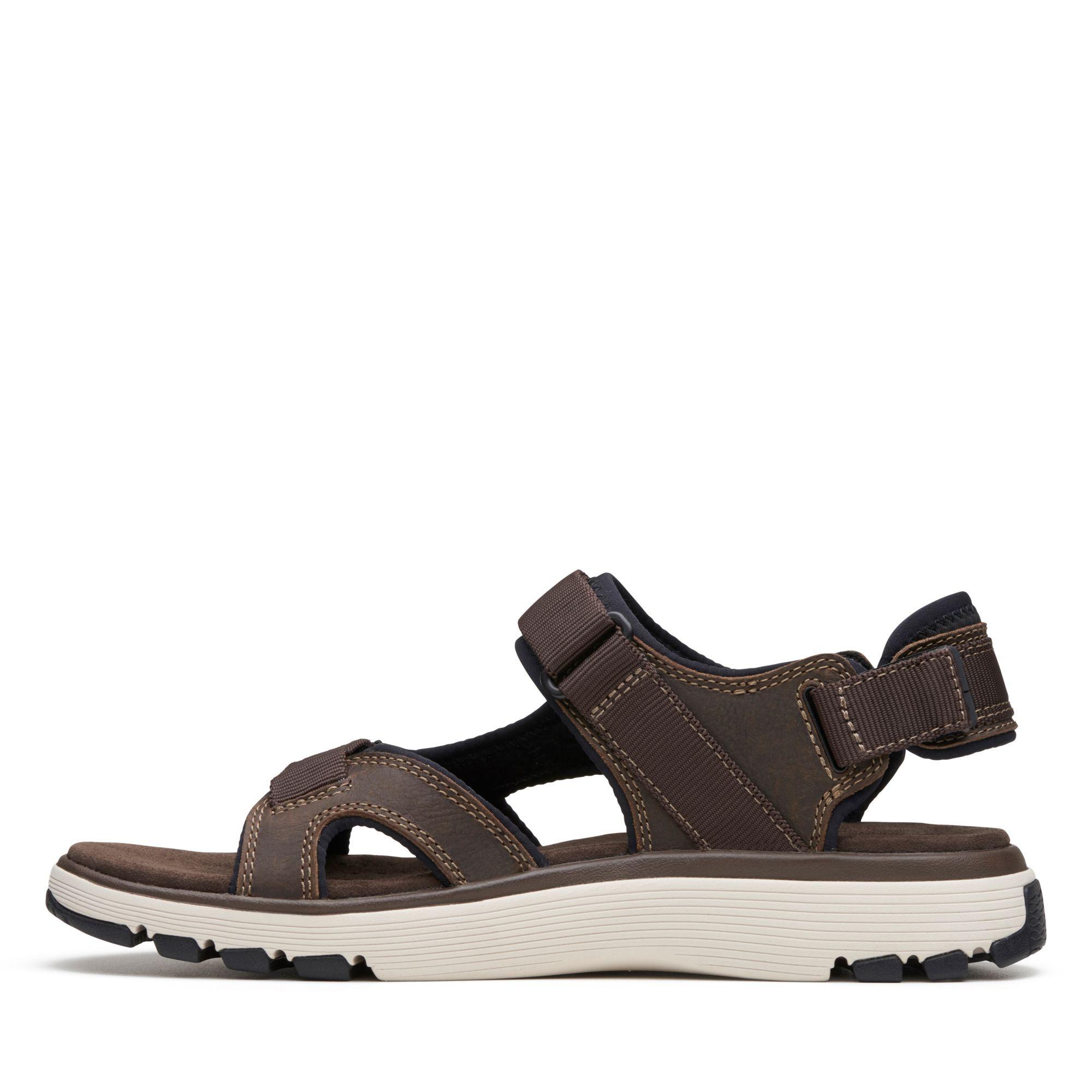 un trek bar sandals
