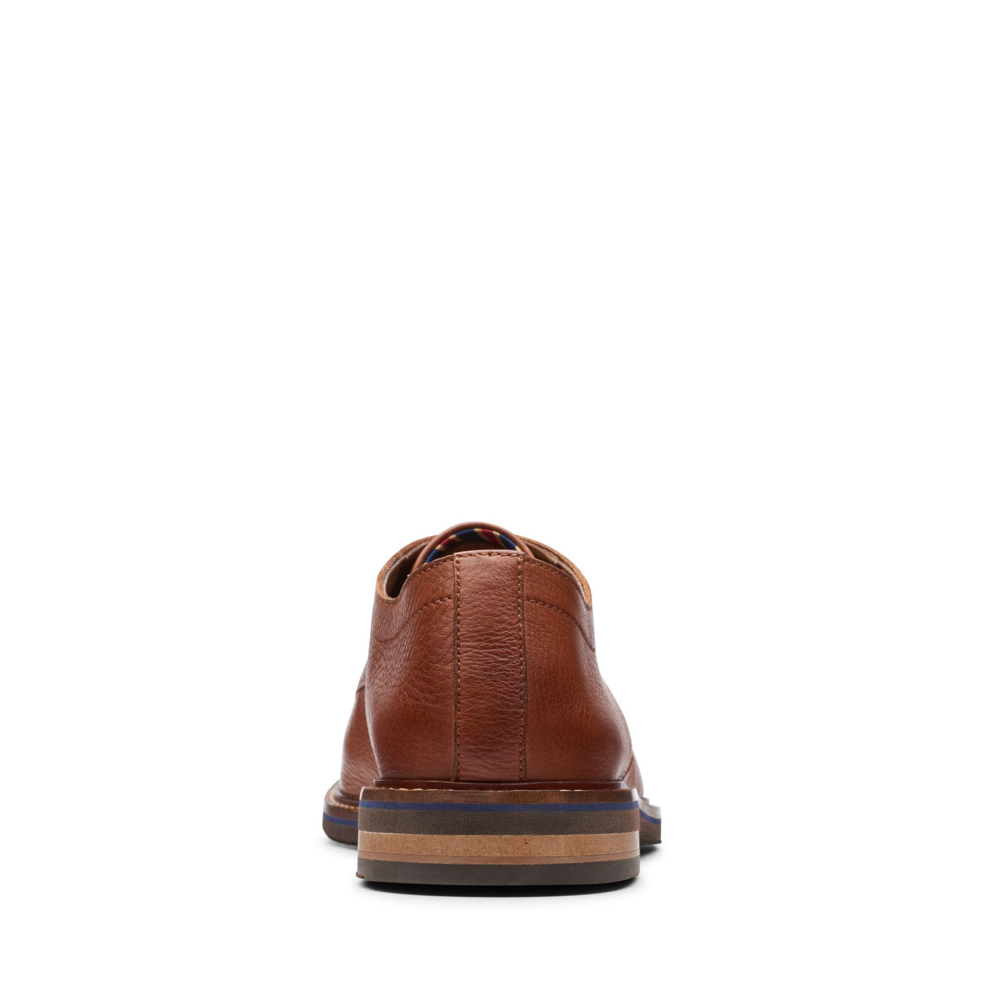clarks dezmin plain