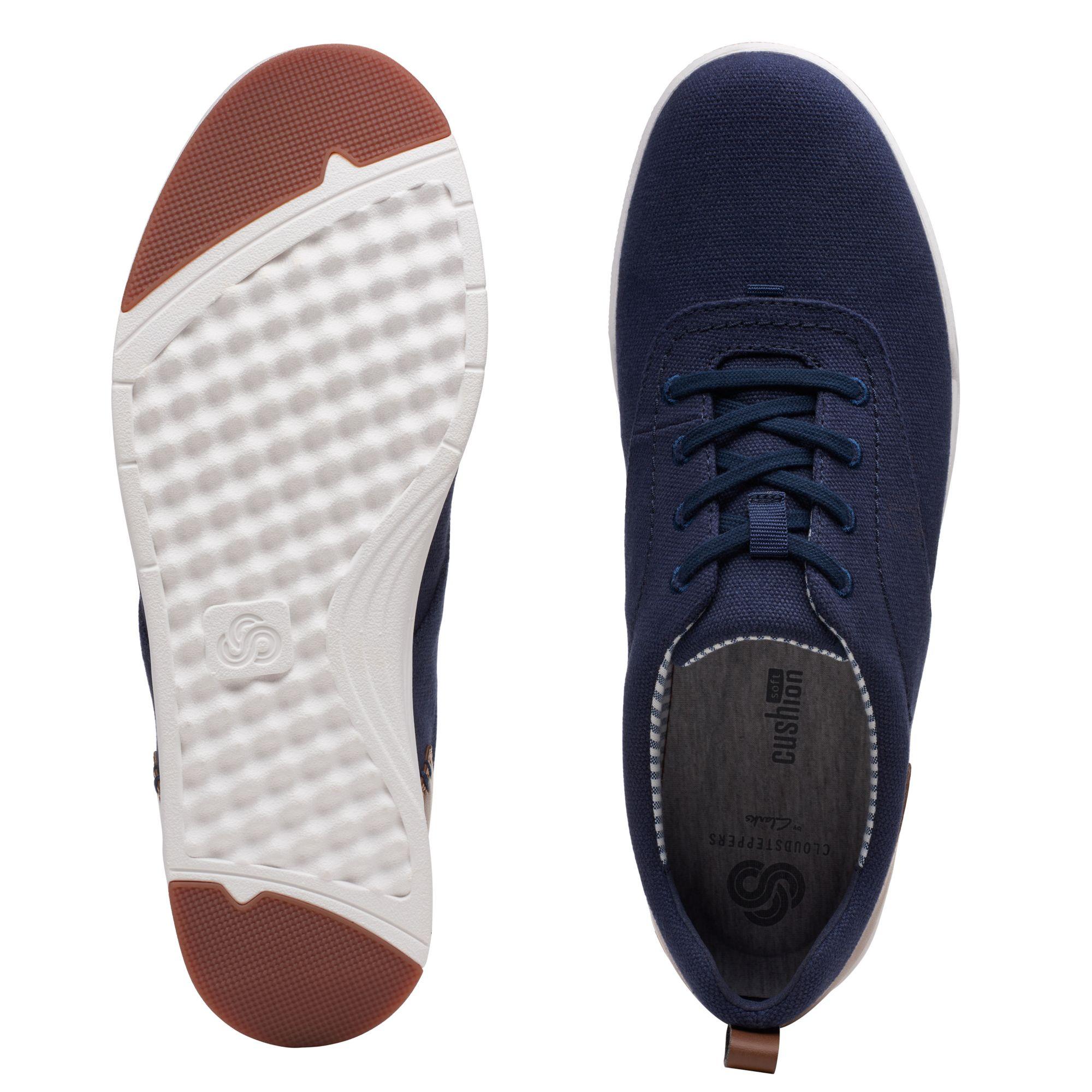 Clarks Canvas Step Isle Crew in Navy 