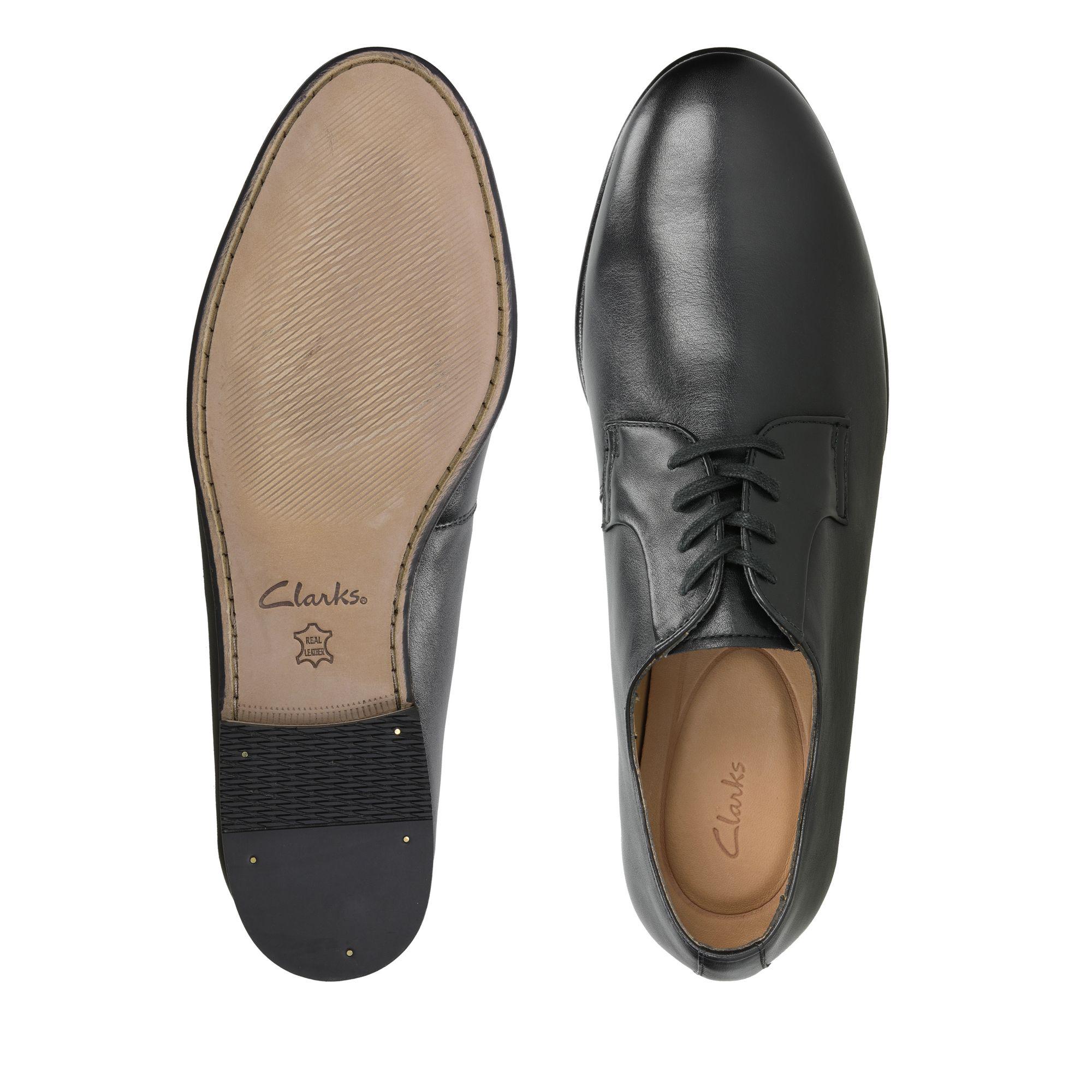 Clarks Leather Form Derby in Black 