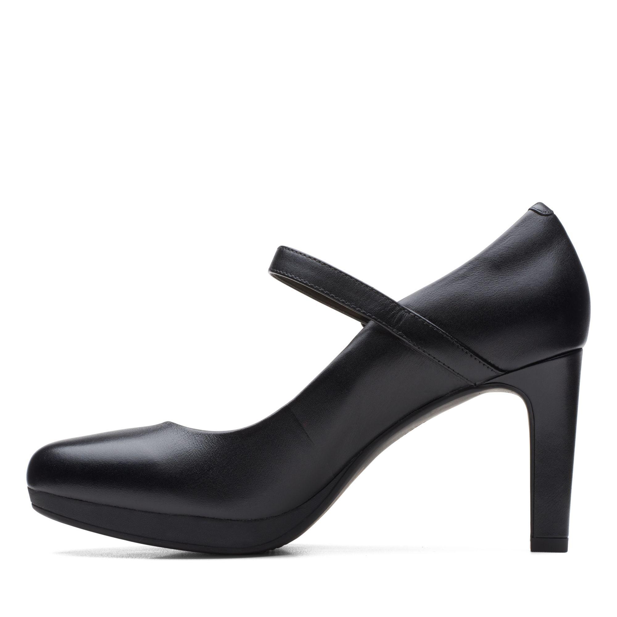 Dames Clarks Smart Block hakken Hof schoenen Kaylin Cara | Fruugo NL