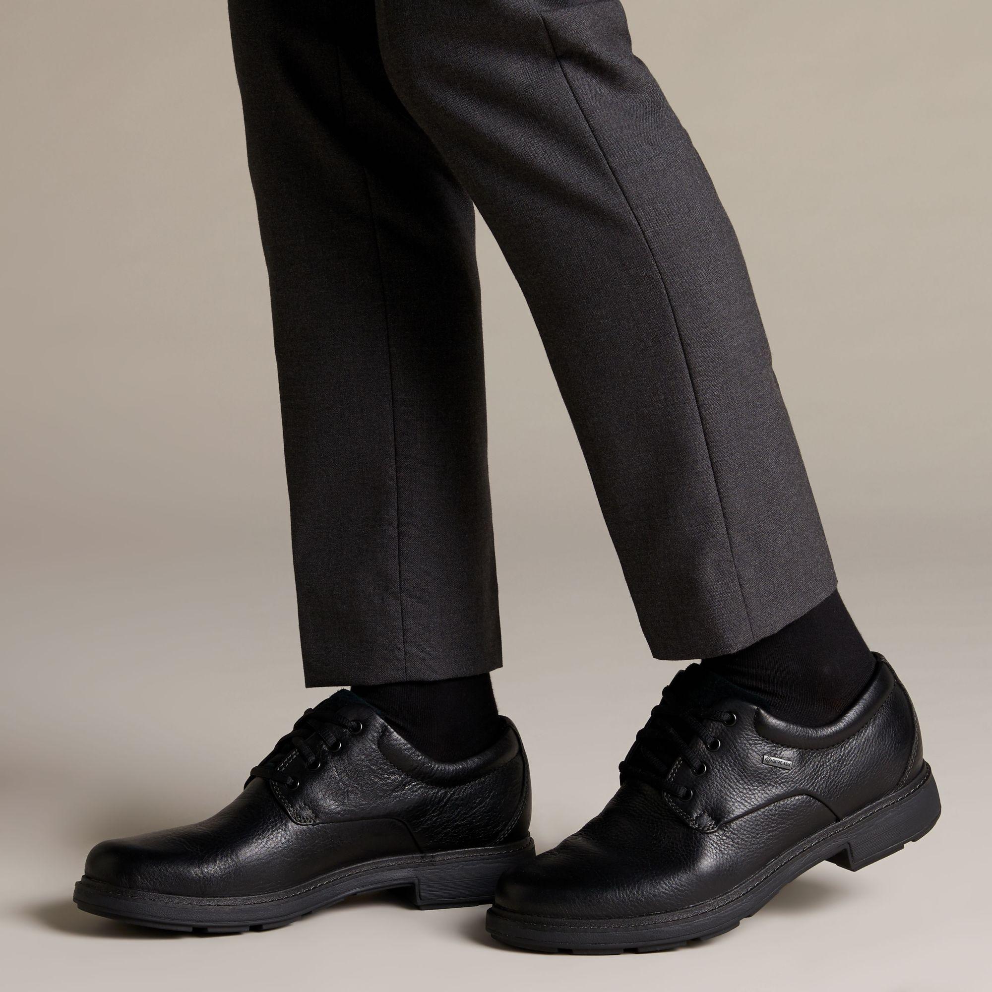 clarks mens waterproof shoes