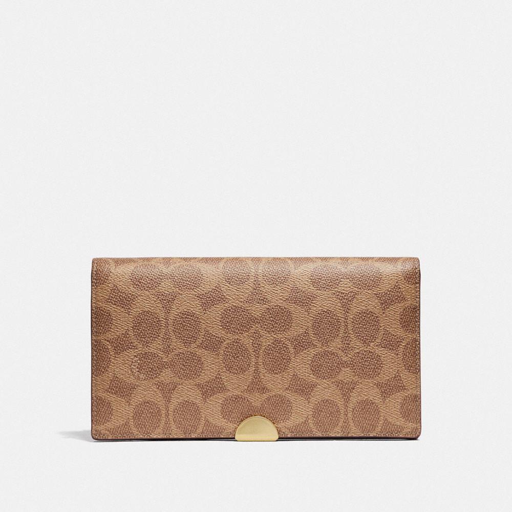 dreamer wristlet in signature canvas