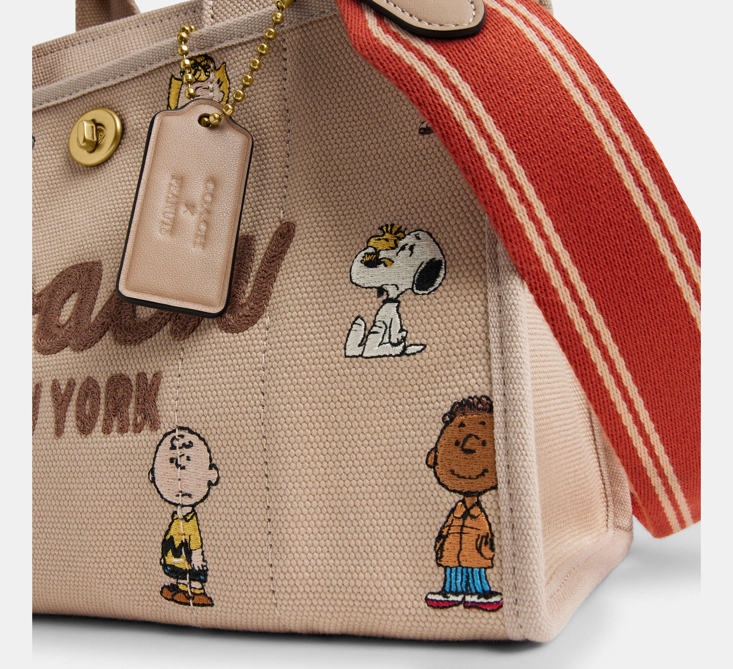 ★Coach★ Coach X Peanuts Cargo Tote Bag 26 CBF70 SVA47 Coach X Peanuts Cargo Tote Bag 26 With Snoopy Print