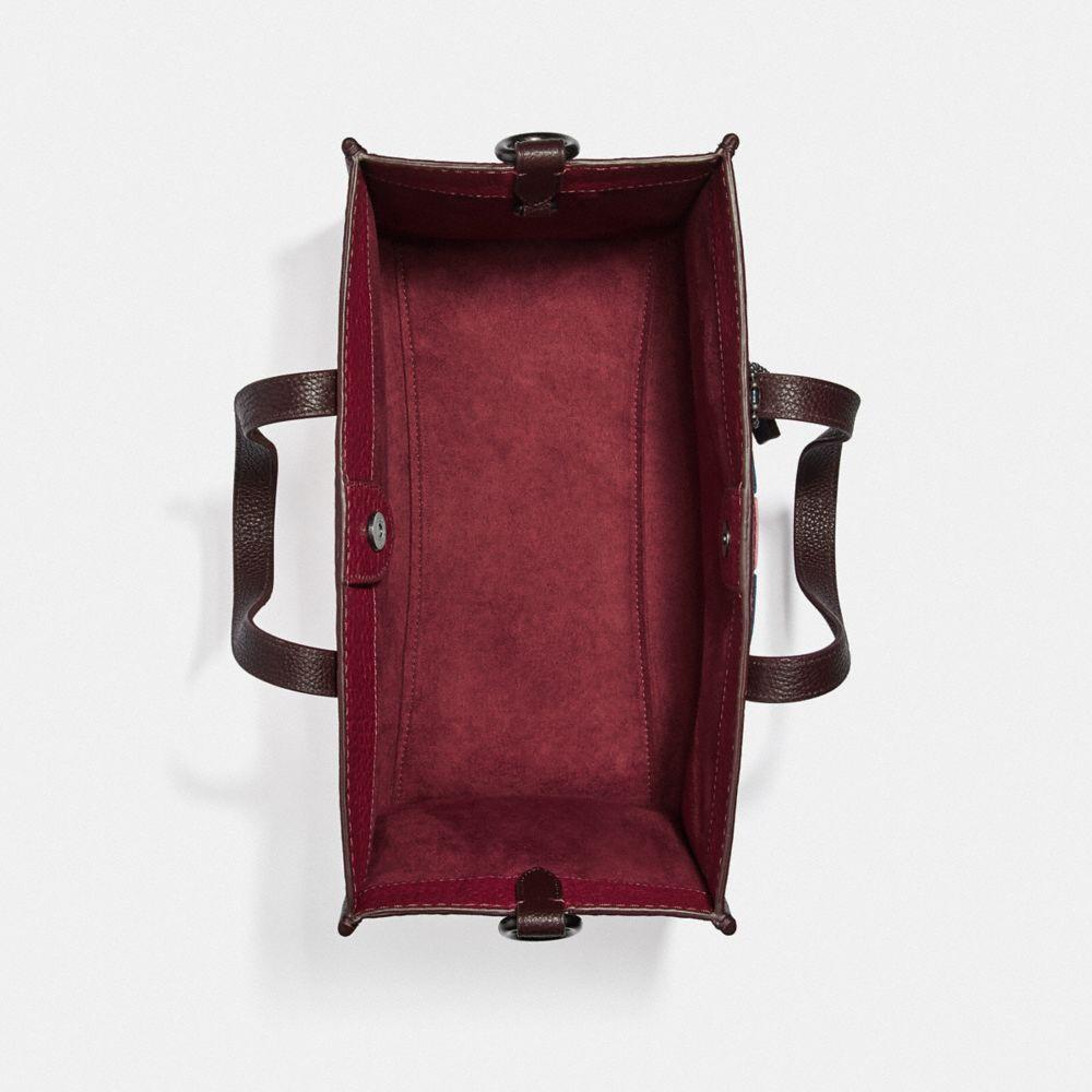 coach field tote 30 with horse and carriage print