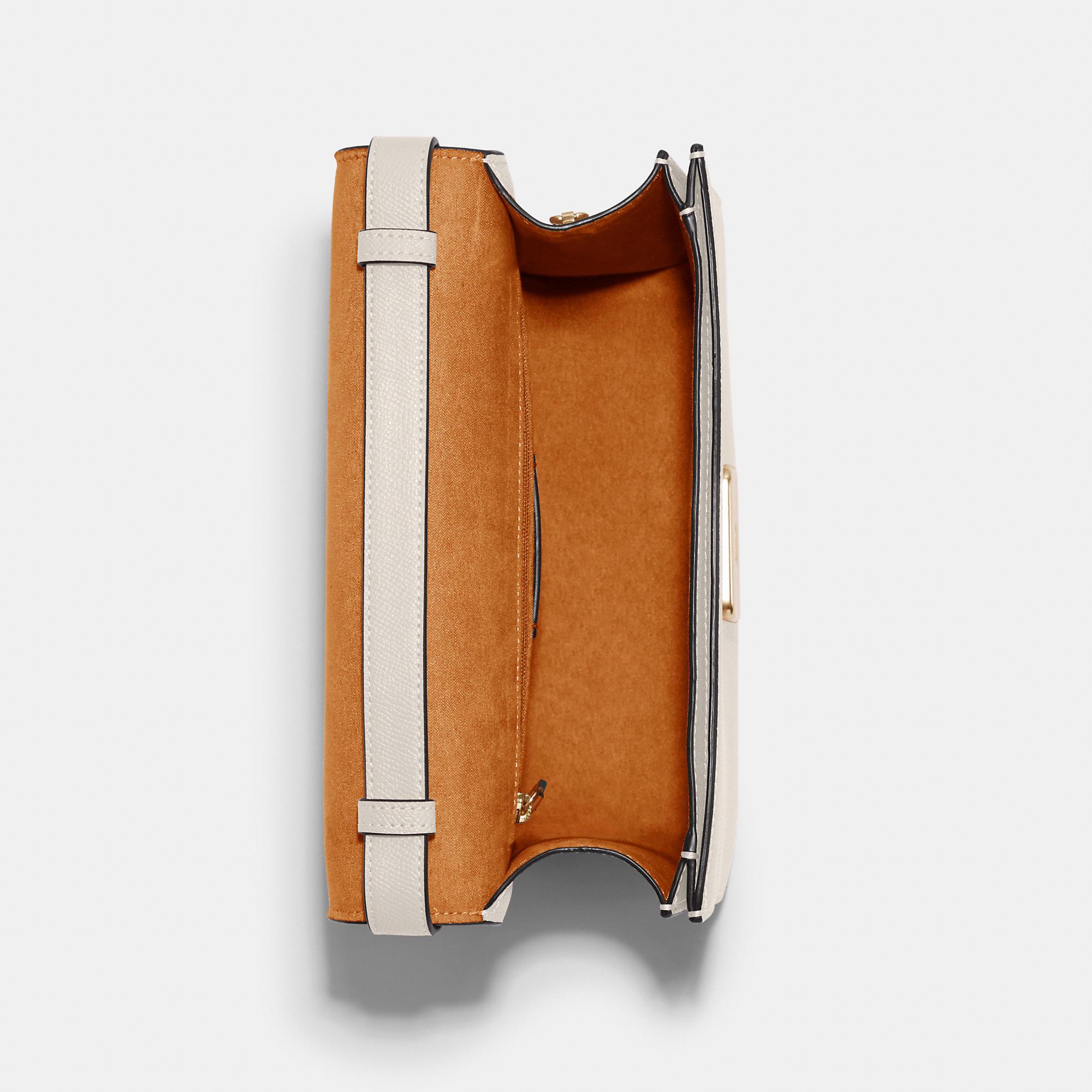 現品のみ！新品】COACH BRYNN FLAP ベージュCN061 バッグ