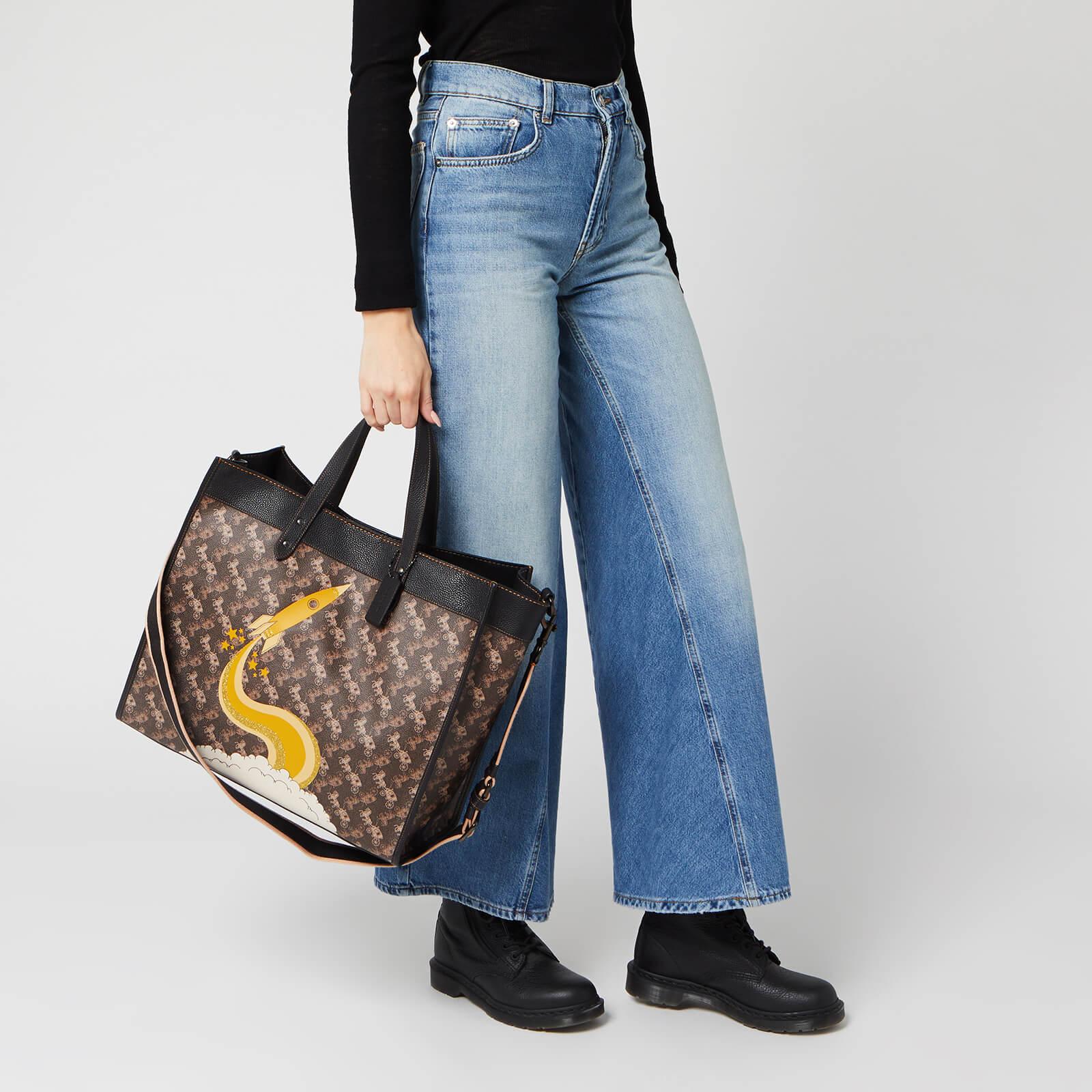 Field tote 40 with horse and carriage print and rocket Clearance