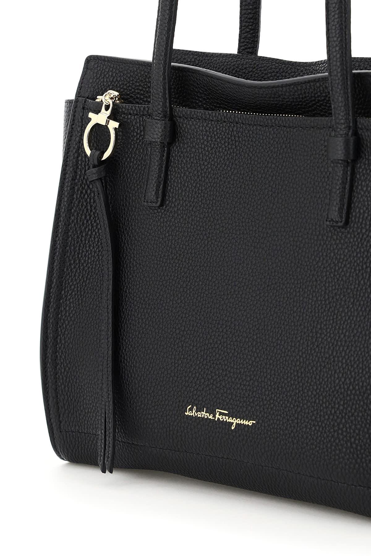 ferragamo nero bag
