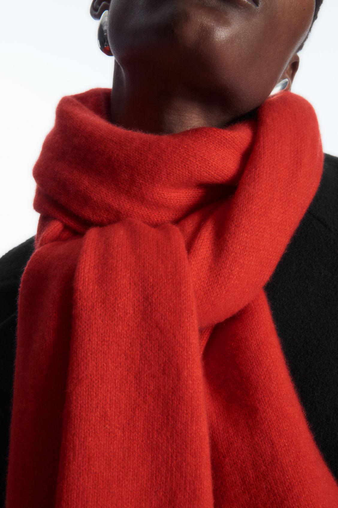 COS Pure Cashmere Scarf in Red | Lyst