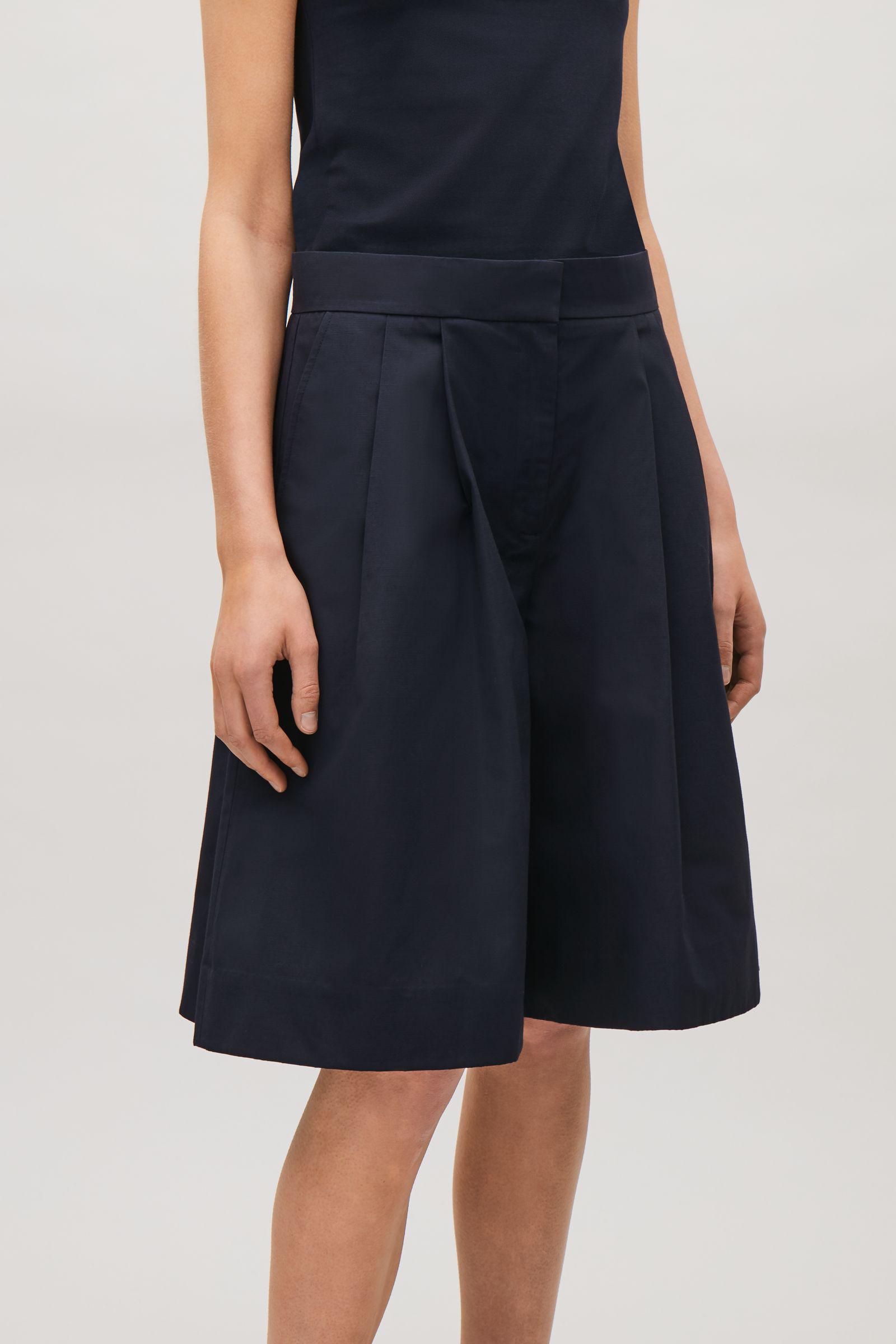 COS Cotton Pleated Wide-leg Shorts in 