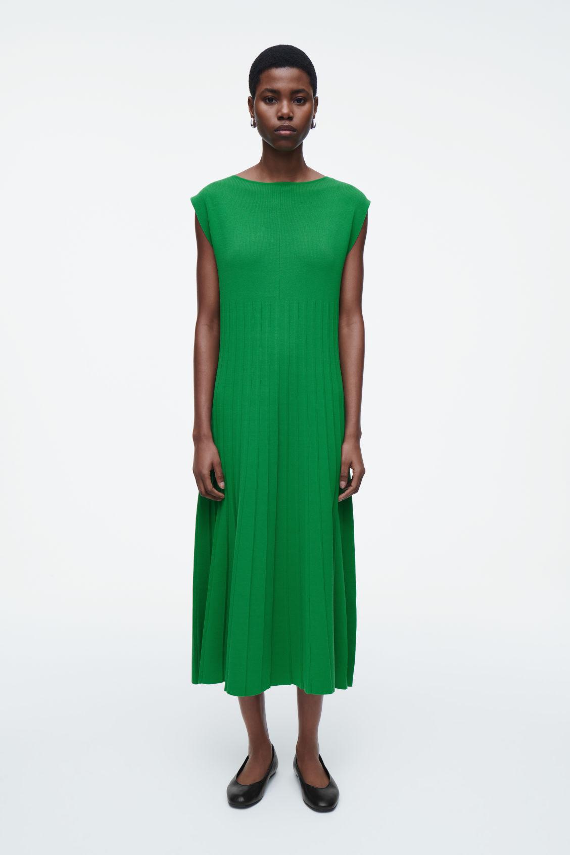 COS Knitted Pleated Maxi Dress in Green | Lyst