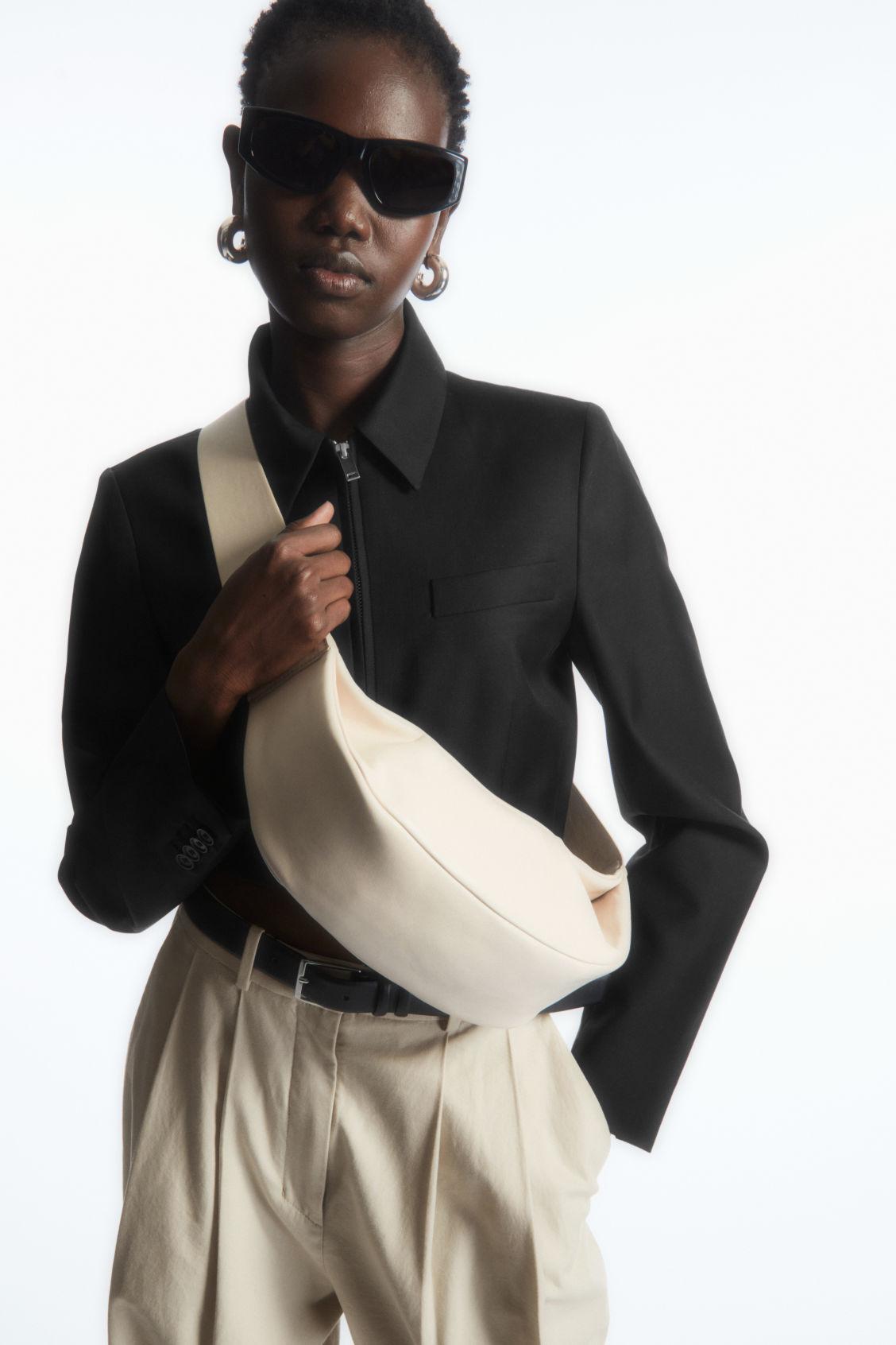 バッグ COS SWING CROSSBODY BAG SWING CROSSBODY BAG - LEATHER - BLACK | COS