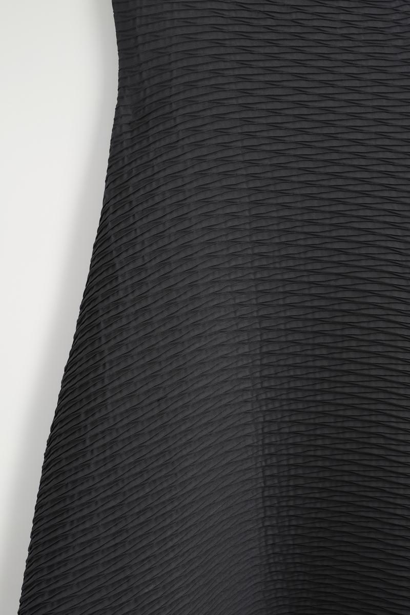 cos voluminous textured midi dress COS COS VOLUMINOUS TEXTURED MIDI DRESS - BLACK
