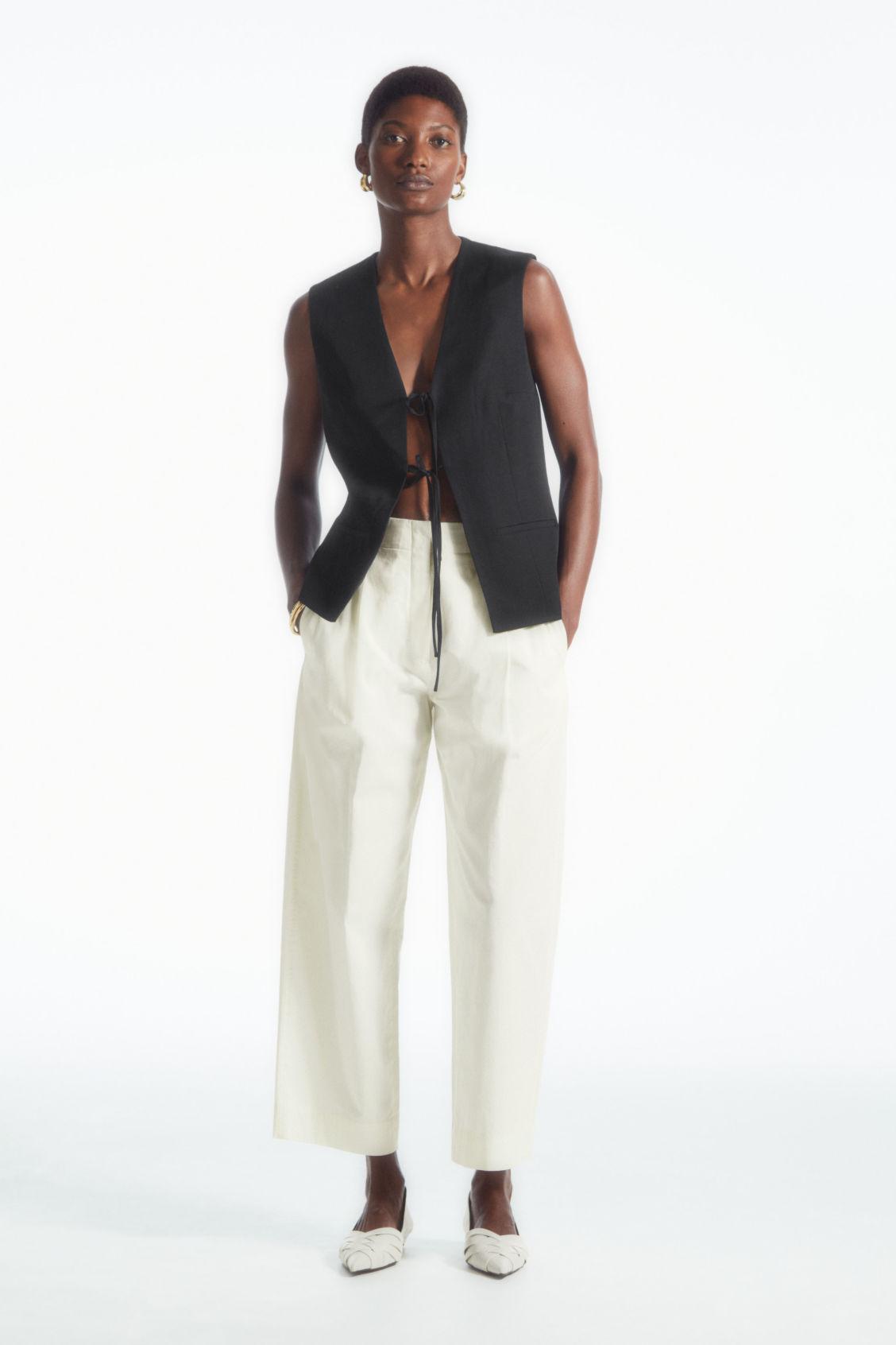 COS Pleated Barrel-leg Twill Chinos in White | Lyst COS Pleated Barrel-leg Twill Chinos in White | Lyst