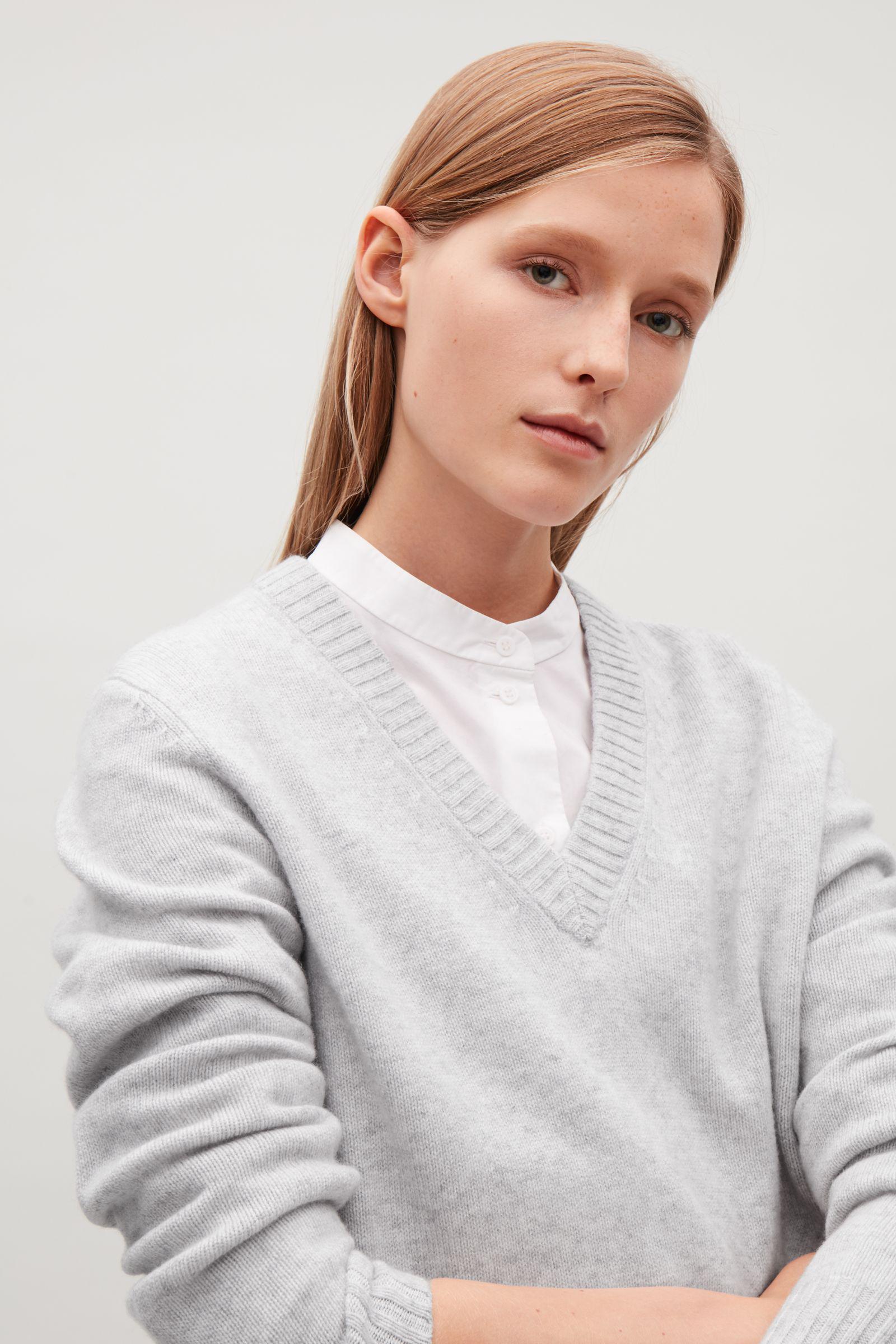 COS V-neck Cashmere Jumper in Light Grey (Gray) | Lyst