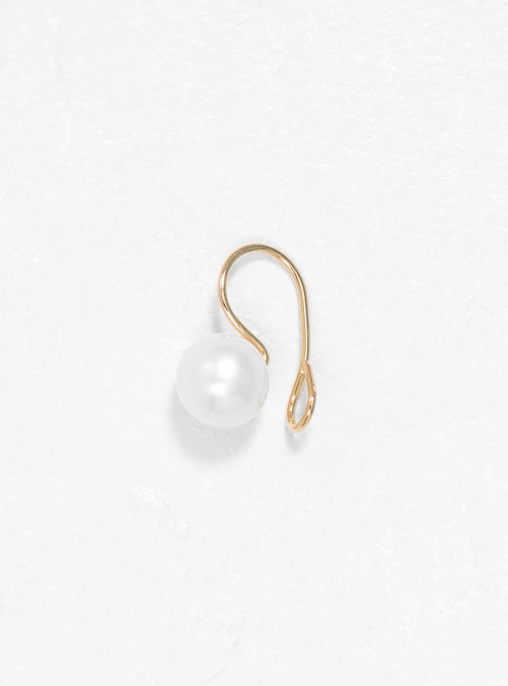 Saskia Diez 1 Pearl Wire Earcuff in White | Lyst