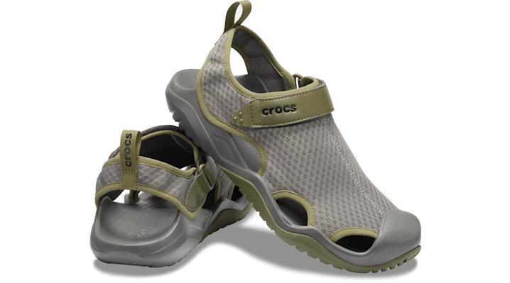 Crocs™ Men's Swiftwatertm Mesh Deck Sandal in Gray for Men | Lyst