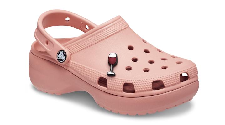 Crocs™ Classic Platform Clog in Pale 