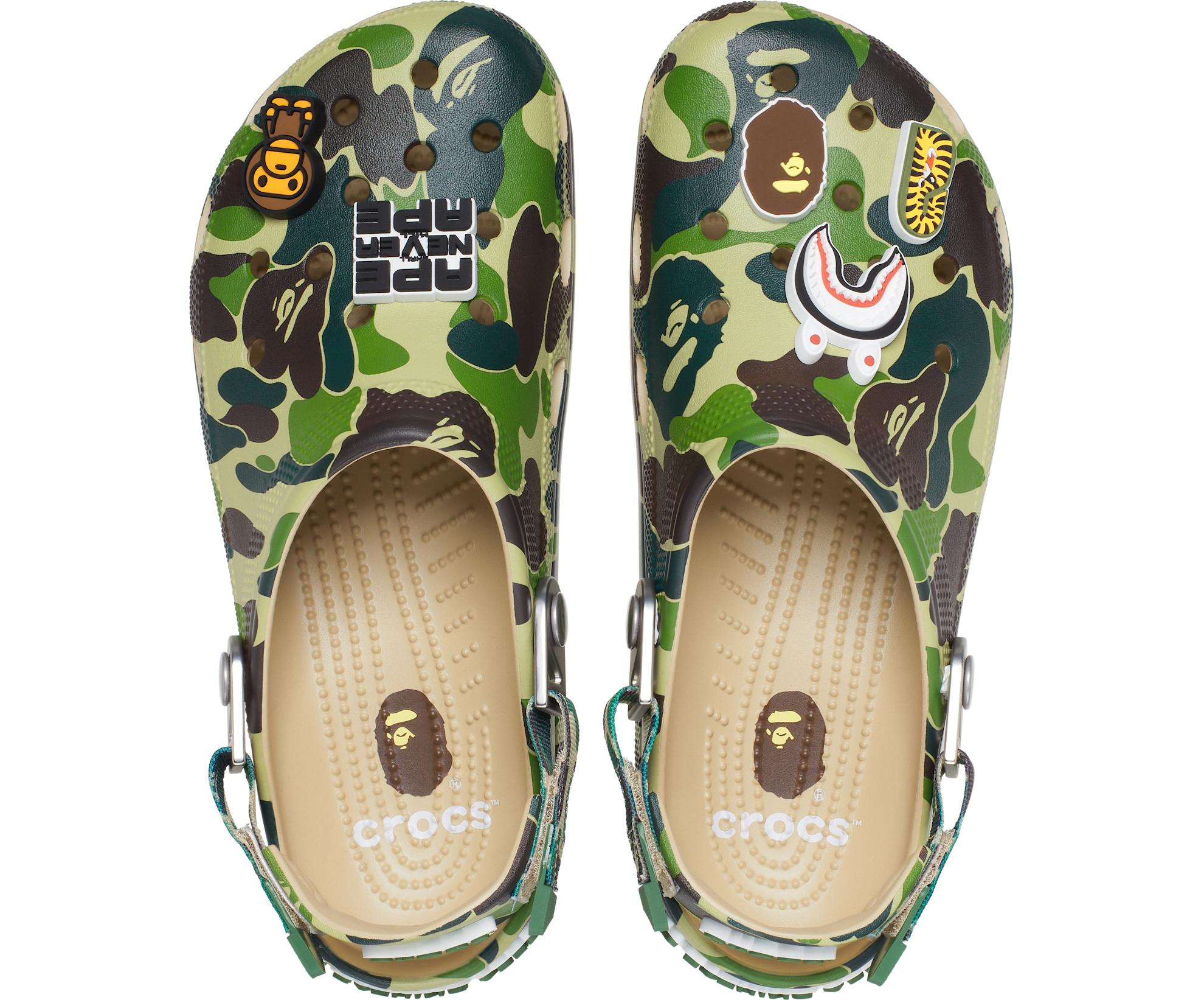 A 重 BATHING APE® x Crocs Clog Green 