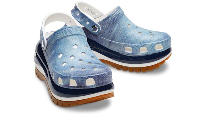 靴 Crocs Classic Mega Crush Denim Clog Crocs™ Mega Crush Denim Clog in Blue | Lyst