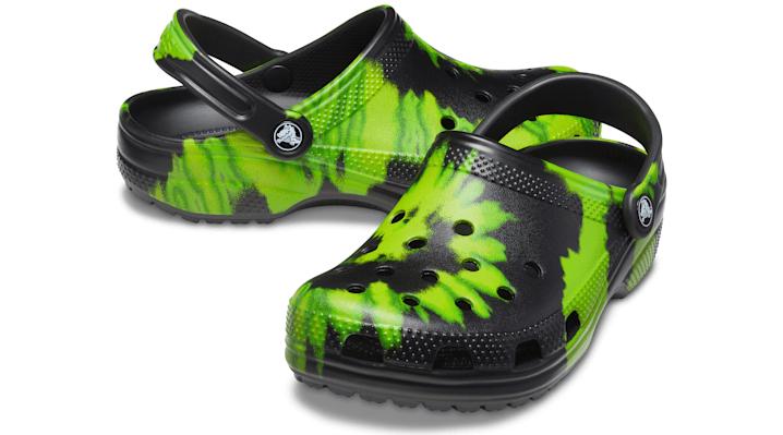 Crocs™ Classic Tie-dye Graphic Clog in Green | Lyst