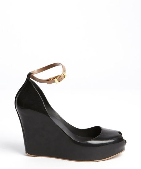 Melissa Black and Tan Rubber Patchuli V Wedge Sandals in Black | Lyst