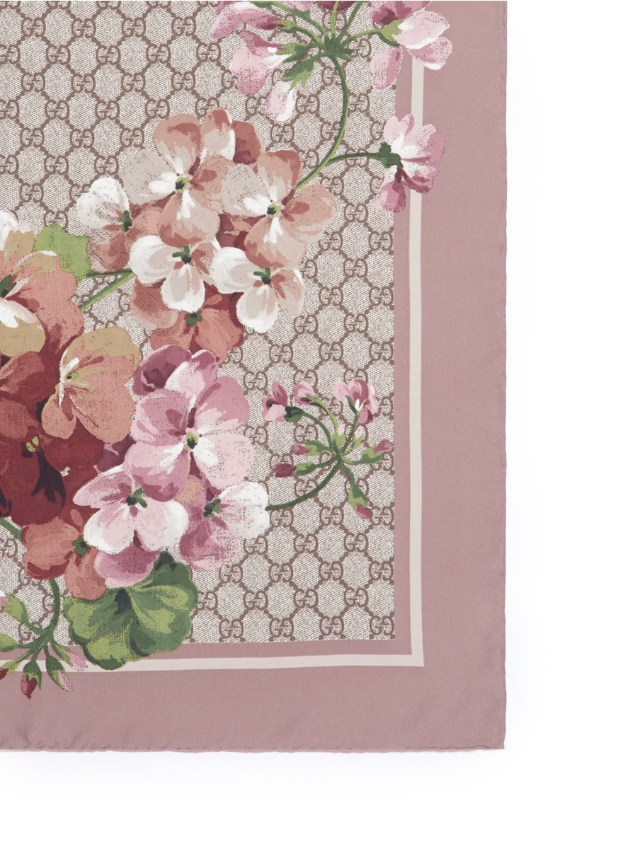 prachtig klassiek Bestuurbaar Gucci 'gg Blooms' Monogram Floral Print Silk Scarf in Natural | Lyst