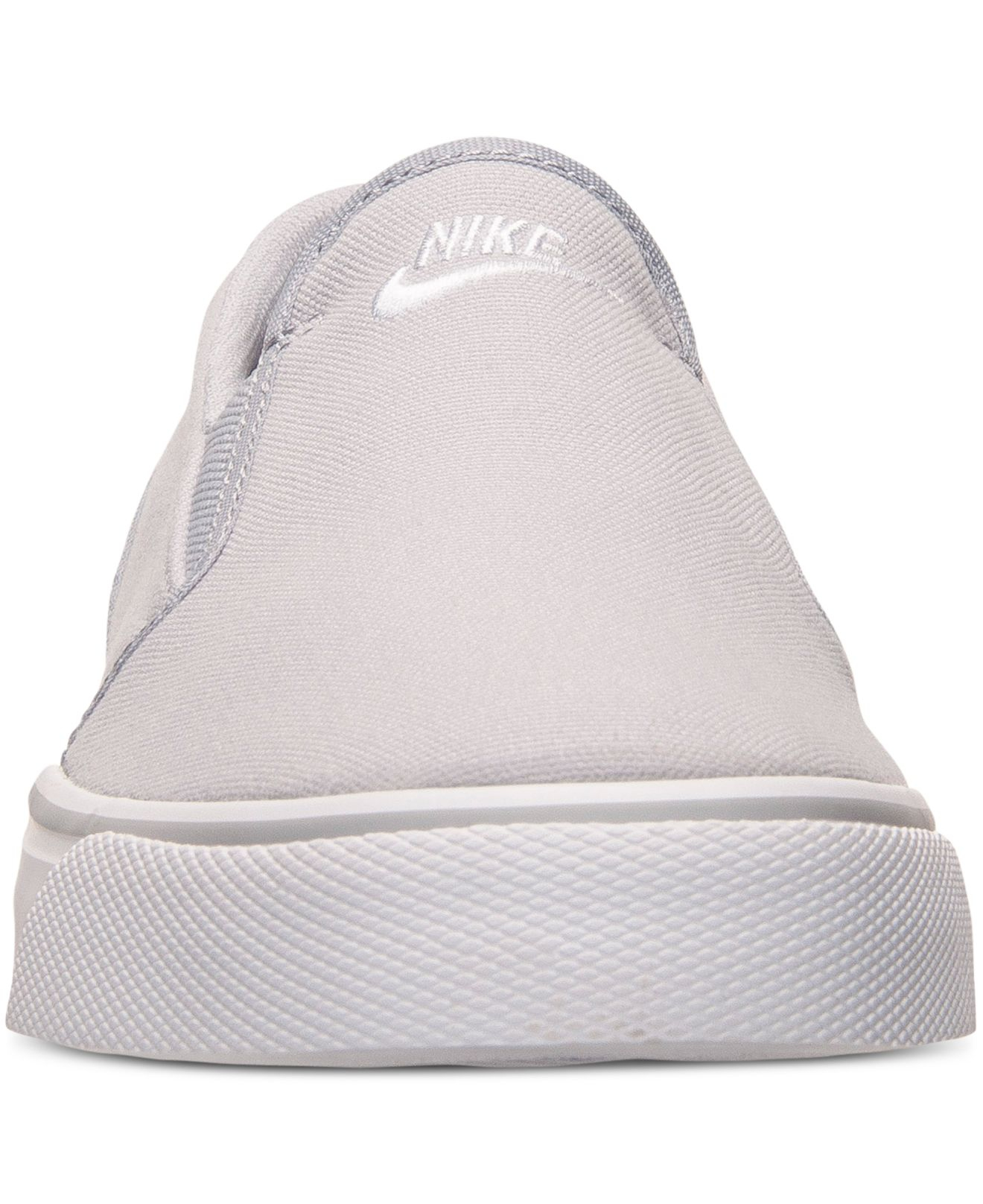 nike toki low slip on
