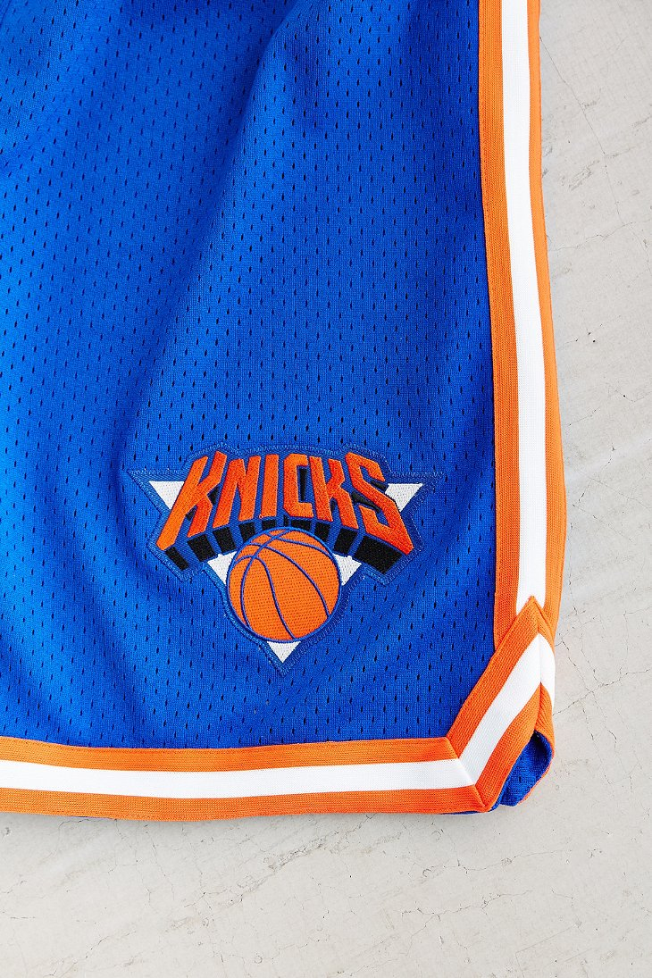 Knicks shorts hotsell mitchell and ness